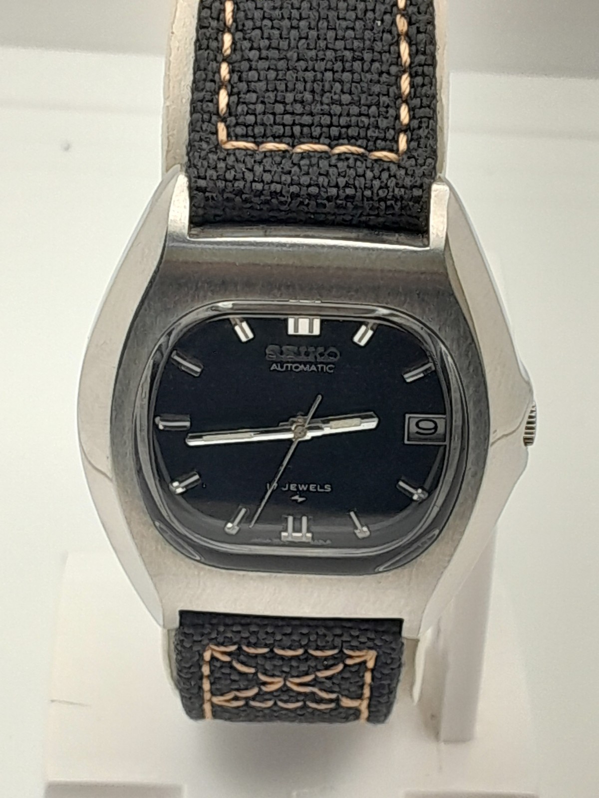 Vintage Seiko 7025-6010 Automatic 17 Jewels Black Dial Cushion Case Men’s Watch