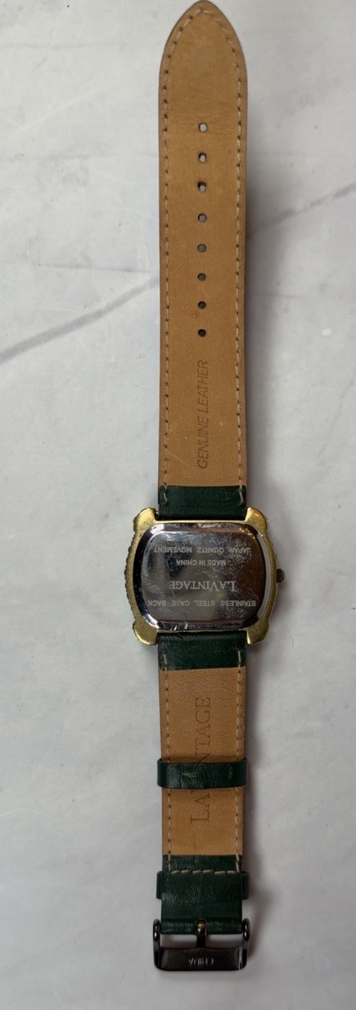 LA Vintage Watch, Never Worn, New Battery..Green Gemstone . Perfect Condition!!