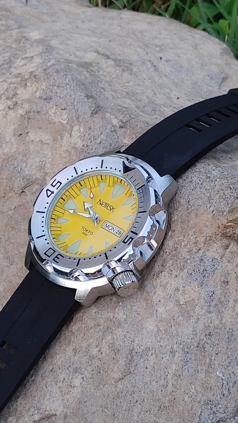 Sea Monster Diver Watch, 2020 Olympics Norsk, Citizen Movement – Yellow Dial