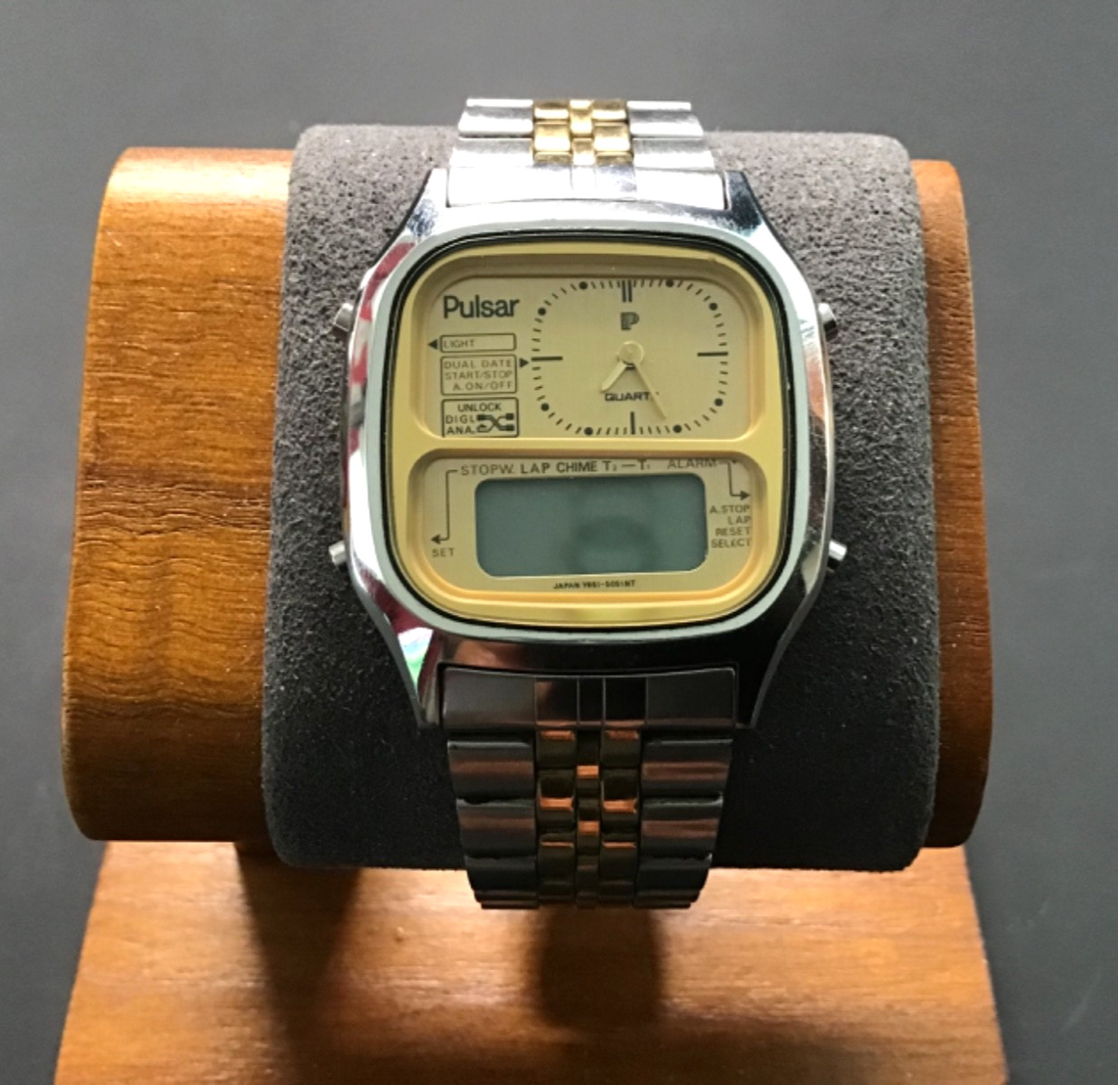 PULSAR #Y651-506A QUARTS ANALOG WATCH – VINTAGE PULSAR WATCH