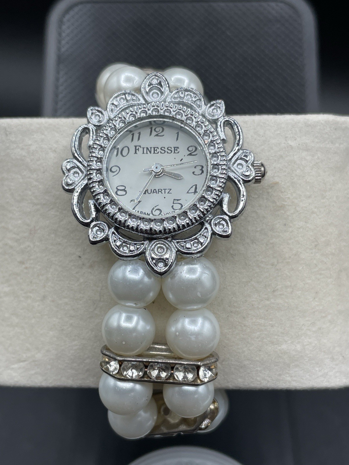 Finesse Women’s Quartz Bracelet Watch Pearl Beaded Rhinestone Stretch, Needs Bat