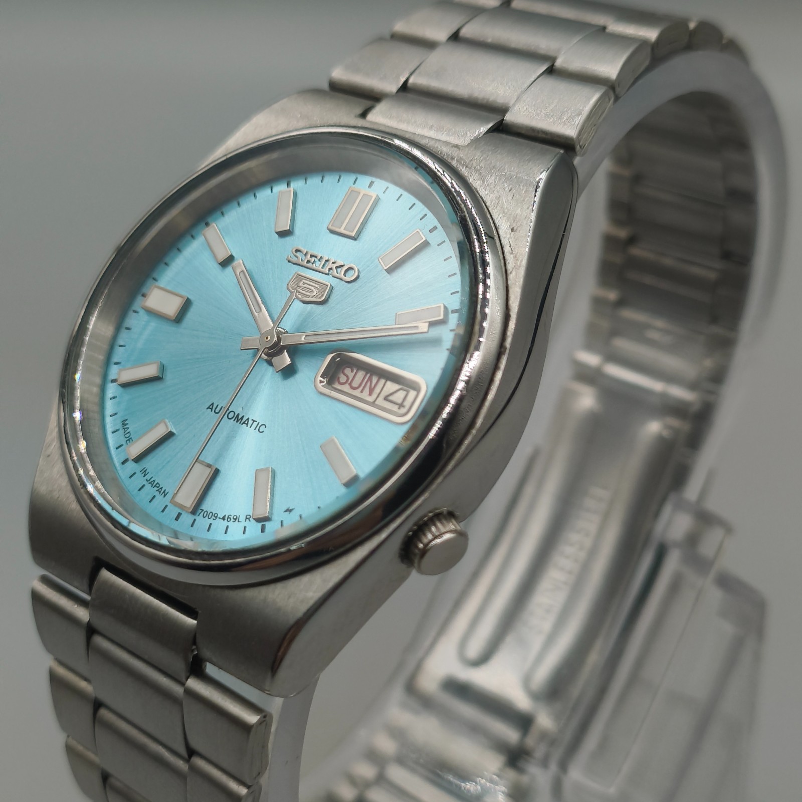 Vintage Seiko 5 Automatic 7009 Men’s Watch Ice Blue Dial 37 mm Day/Date Japan