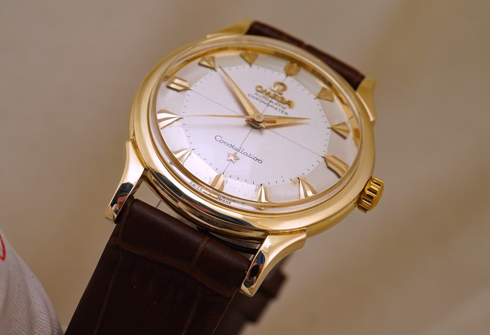 VINTAGE OMEGA CONSTELLATION 14381/2 14K GOLD CHONOMETER PIE-PAN DIAL FANCY LUGS