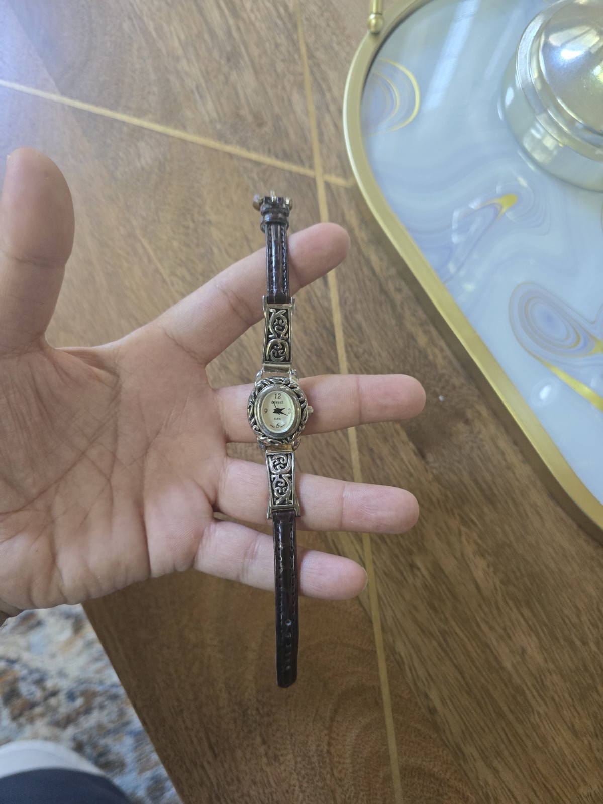 Geneva Women’s Watch Classic Vintage Stylish Classic Design New Battery