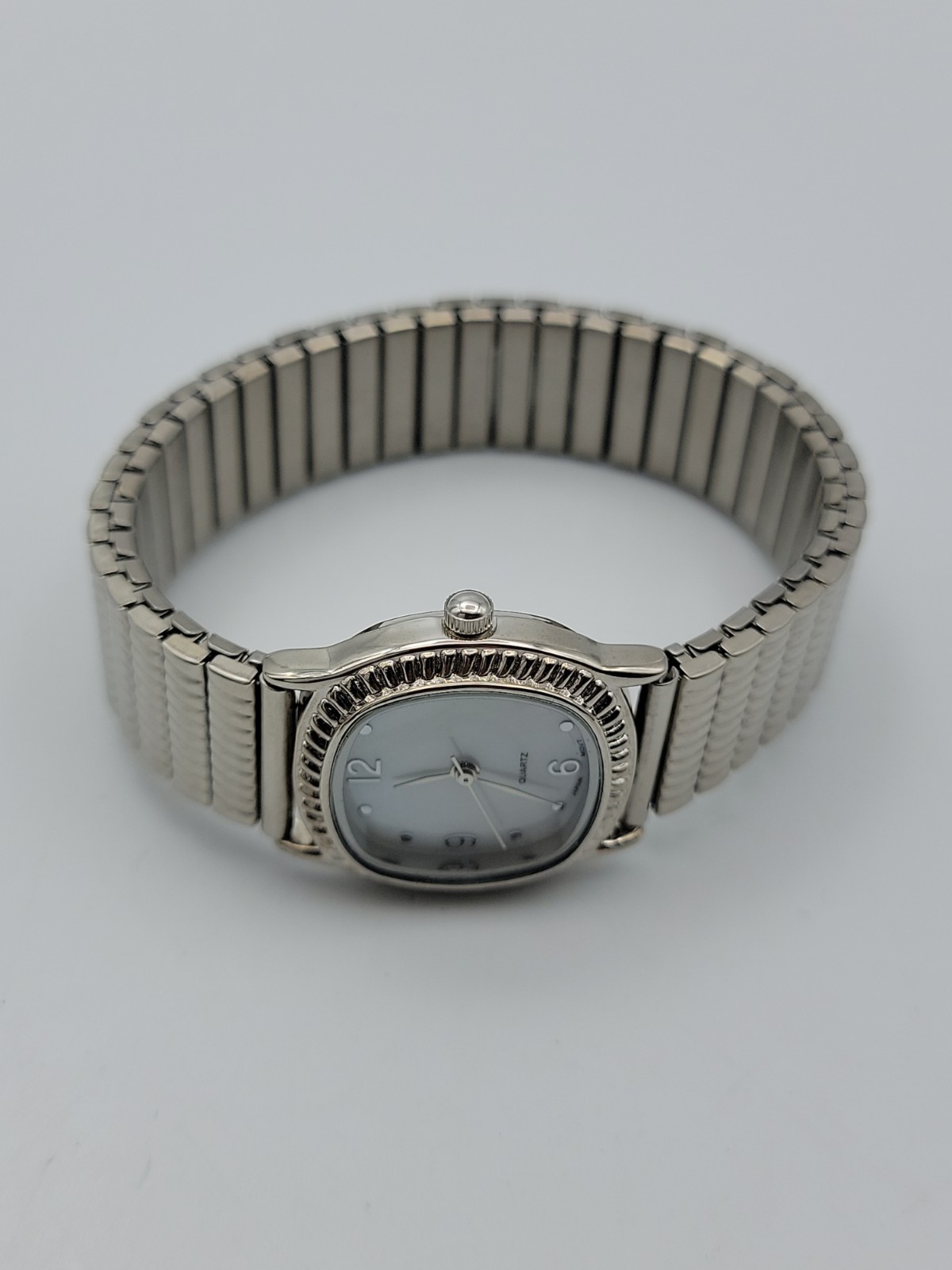 Women Quartz Watch 26mm Cushion Dial Silver Tone Stretch Band 6.5″, Runs