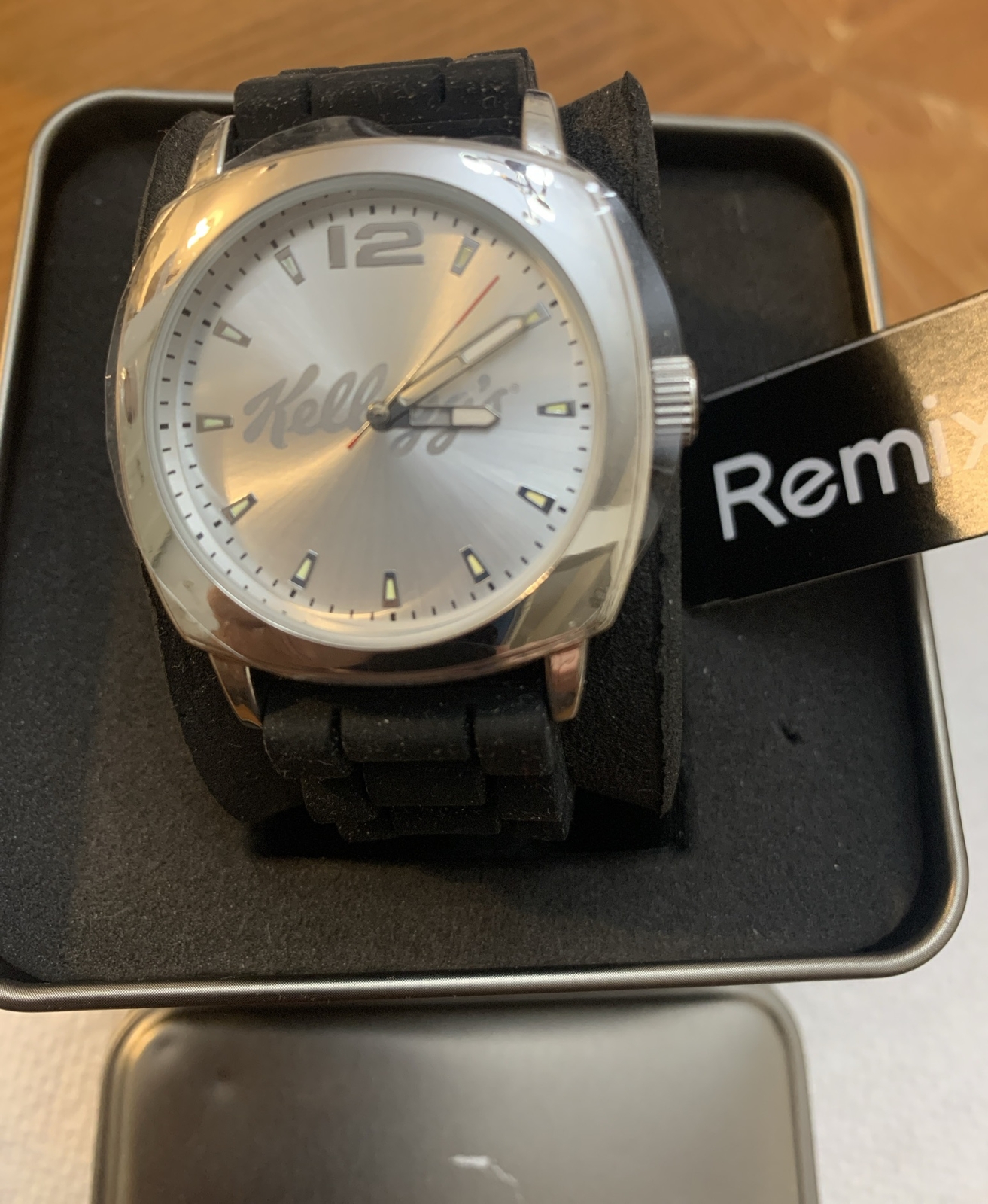 KELLOGG’S FOSSIL Collectible Watch In Metal Box ~ New Battery Keeps Perfect Time