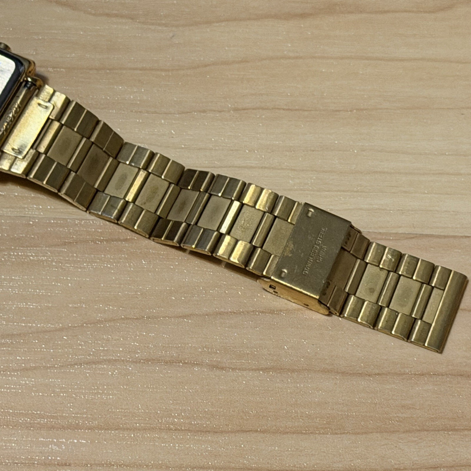 Casio Futurist LA-2002G Vintage Digital Watch 3118 Mod Gold Men’s 2002 *READ*