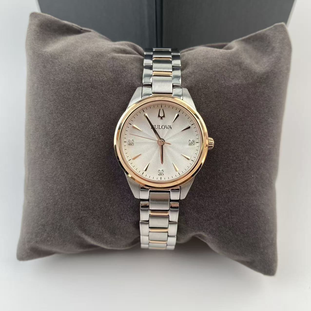 New w/box Bulova Sutton 98P200 White Dial Ladies Watch Women’s Quartz Watch 28mm