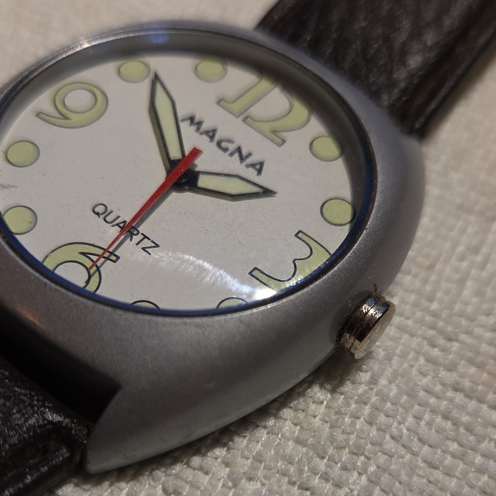 MAGNA Quartz Analog Watch Silver Case White Dial Black Leather Strap