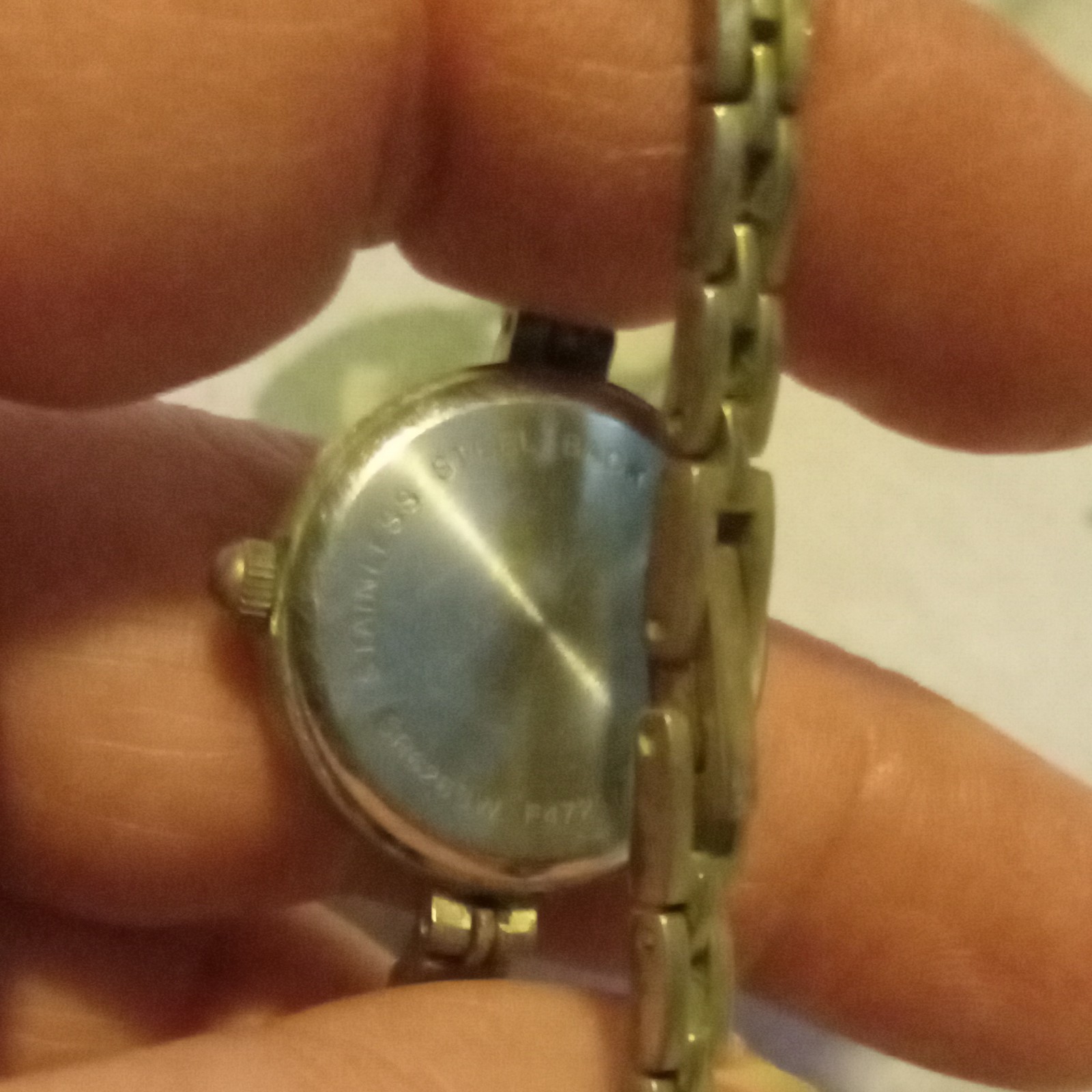 Vintage Avon Womens Dress Analog Quartz Watch White Dial Roman Bracelet