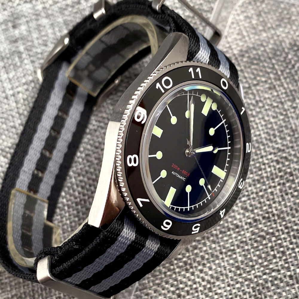 41mm Sapphire Glass Black Sterile Dial Japan NH35A Auto Men Watch Green Luminous