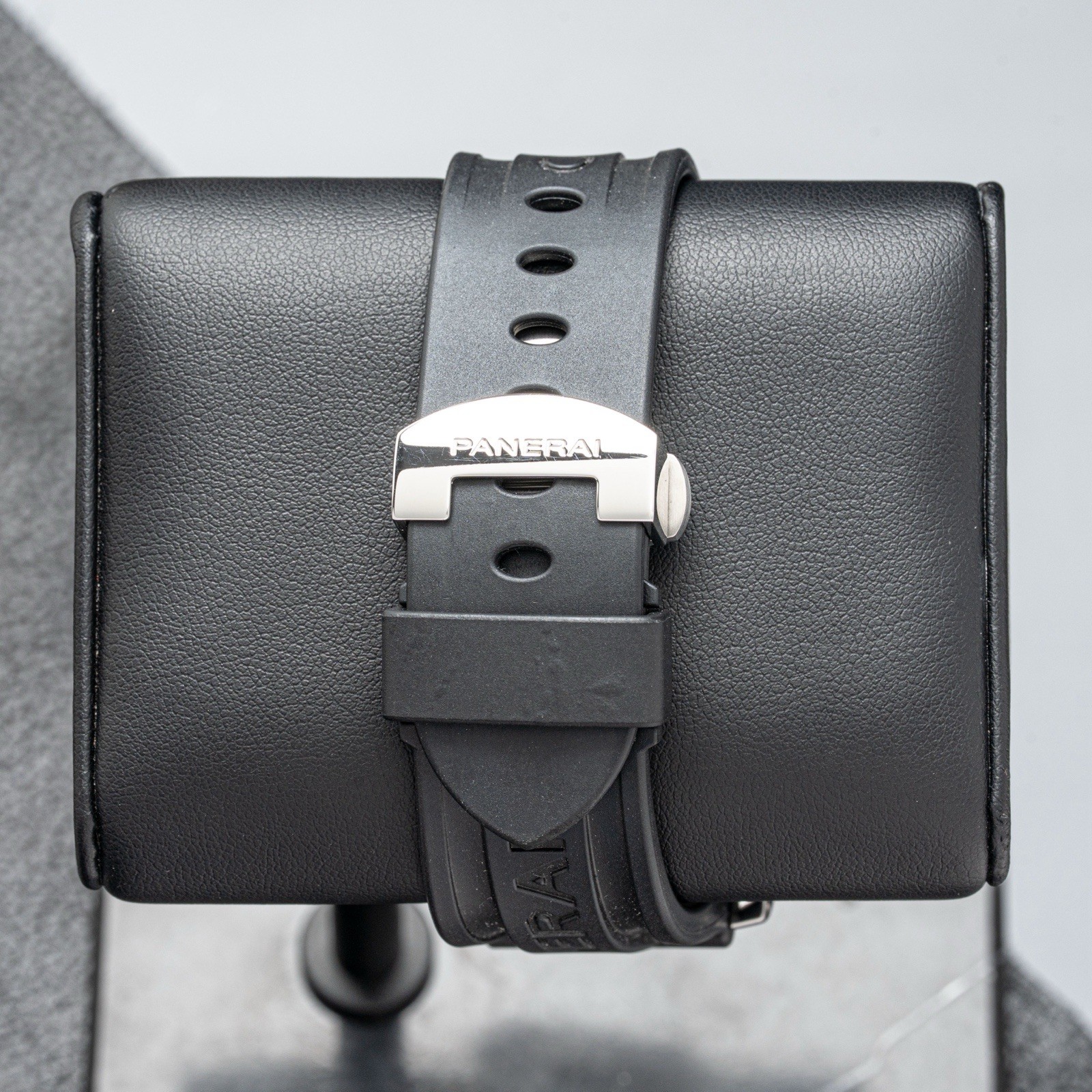 Panerai Luminor Men’s Black Watch with Rubber Strap – PAM00090