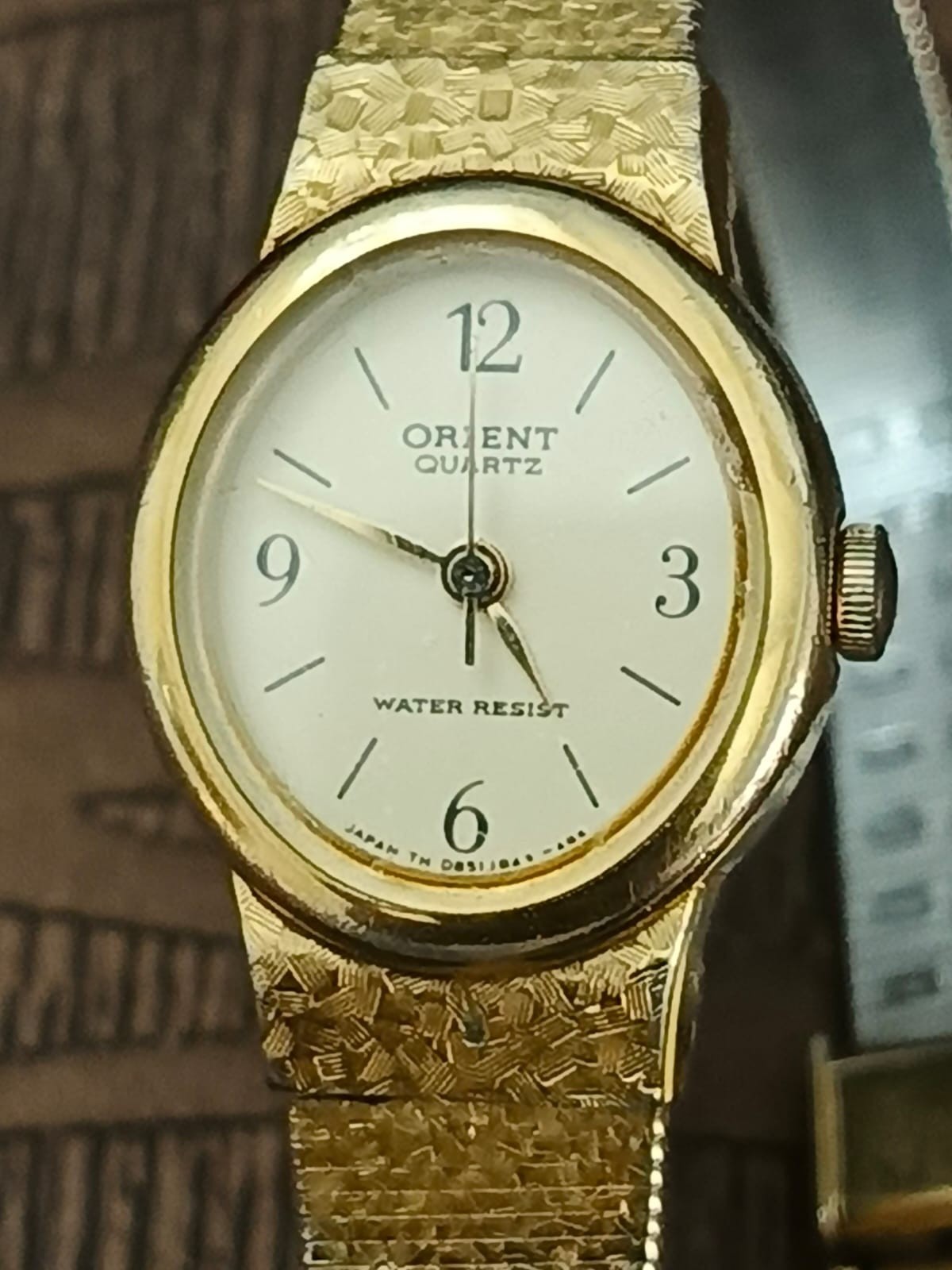Vintage Orient Ladies Quartz Watch D85JB4-30 CS Textured Gold Tone Safety Chain