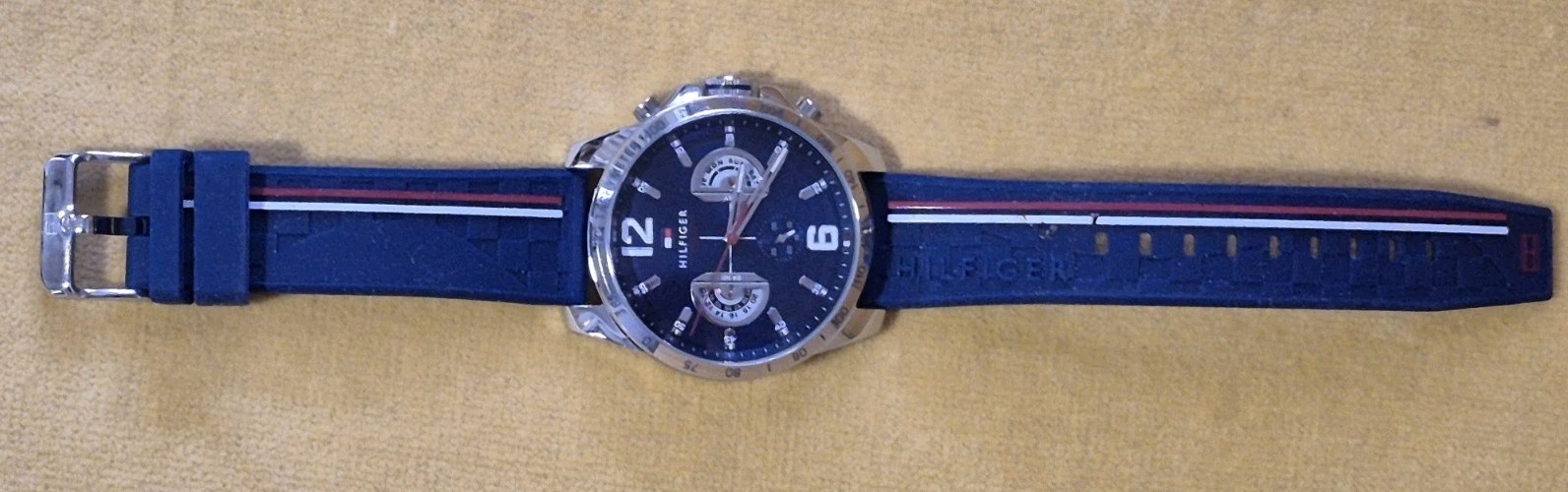 Tommy Hilfiger 1791473 Men’s Quartz Silicone Strap Black Dial Watch, 46mm