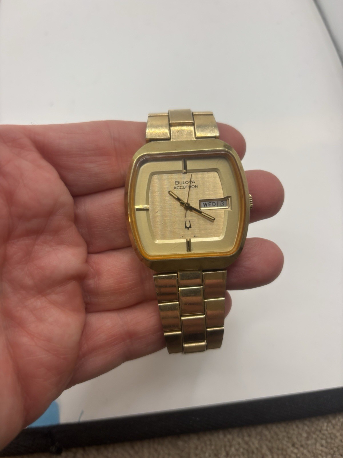 BULOVA ACCUTRON – 2182 TV Dial Tuning Fork – Day/Date 1970s Wristwatch NEEDS BAT