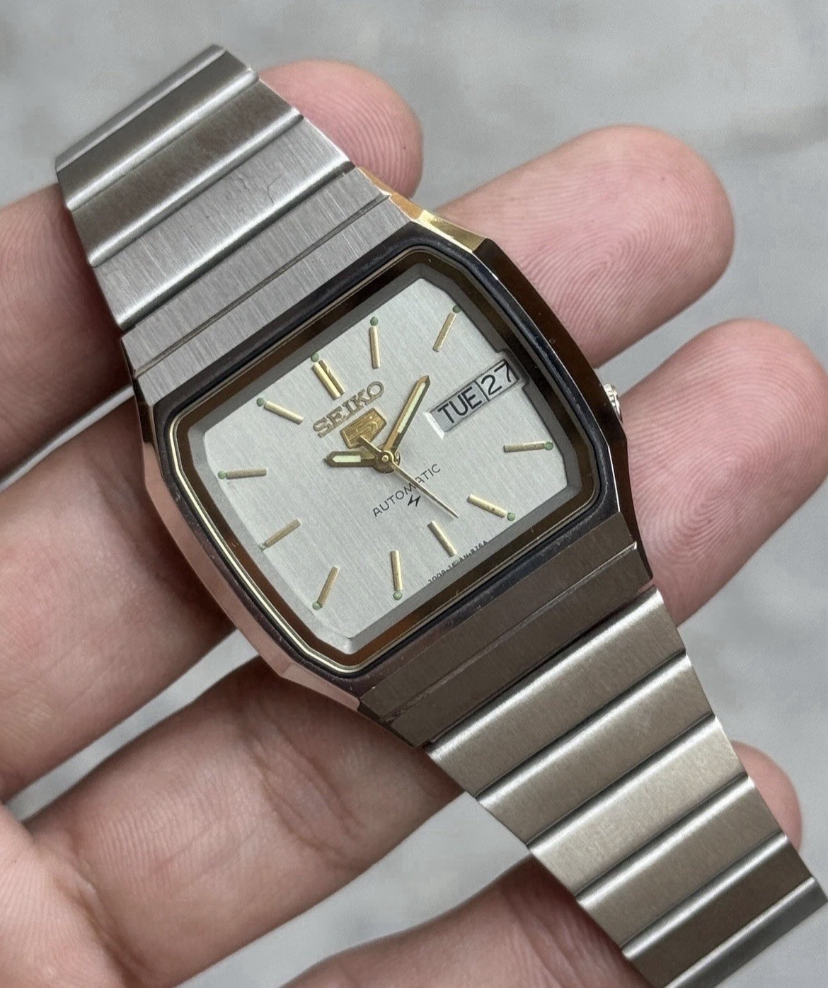 Seiko 5 Automatic Mens Vintage Wrist Watch Day Date Stainless Steel Japan
