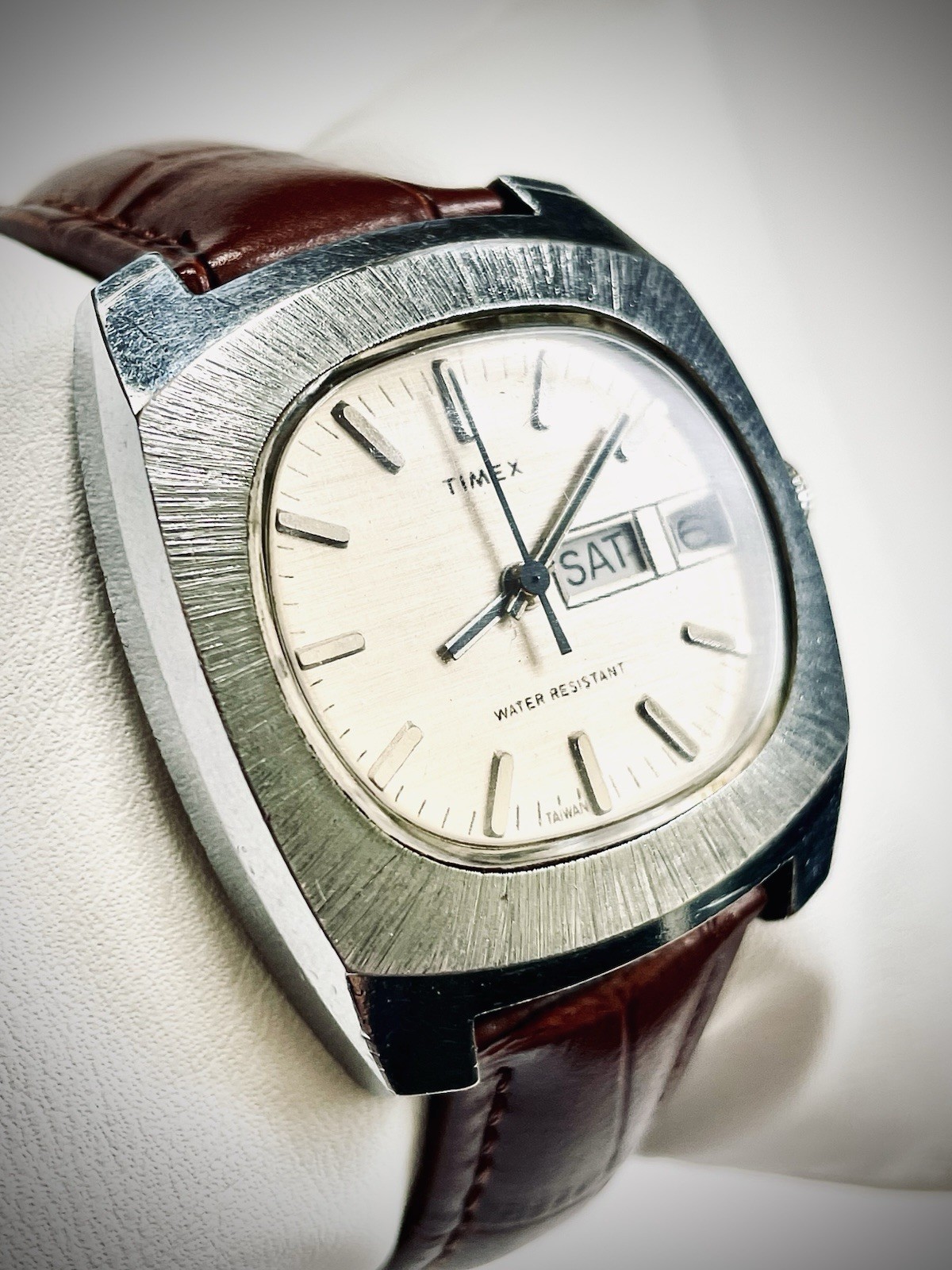Vintage Timex Marlin Day Date Watch – TV Dial – Men’s – Silver Tone – Running!