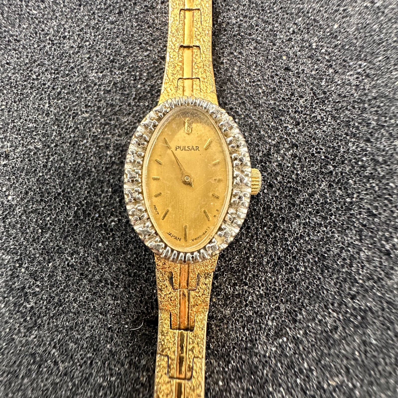 Vintage Pulsar Womens Watch Gold Tone Textured Bezel 15MM Oval New Battery