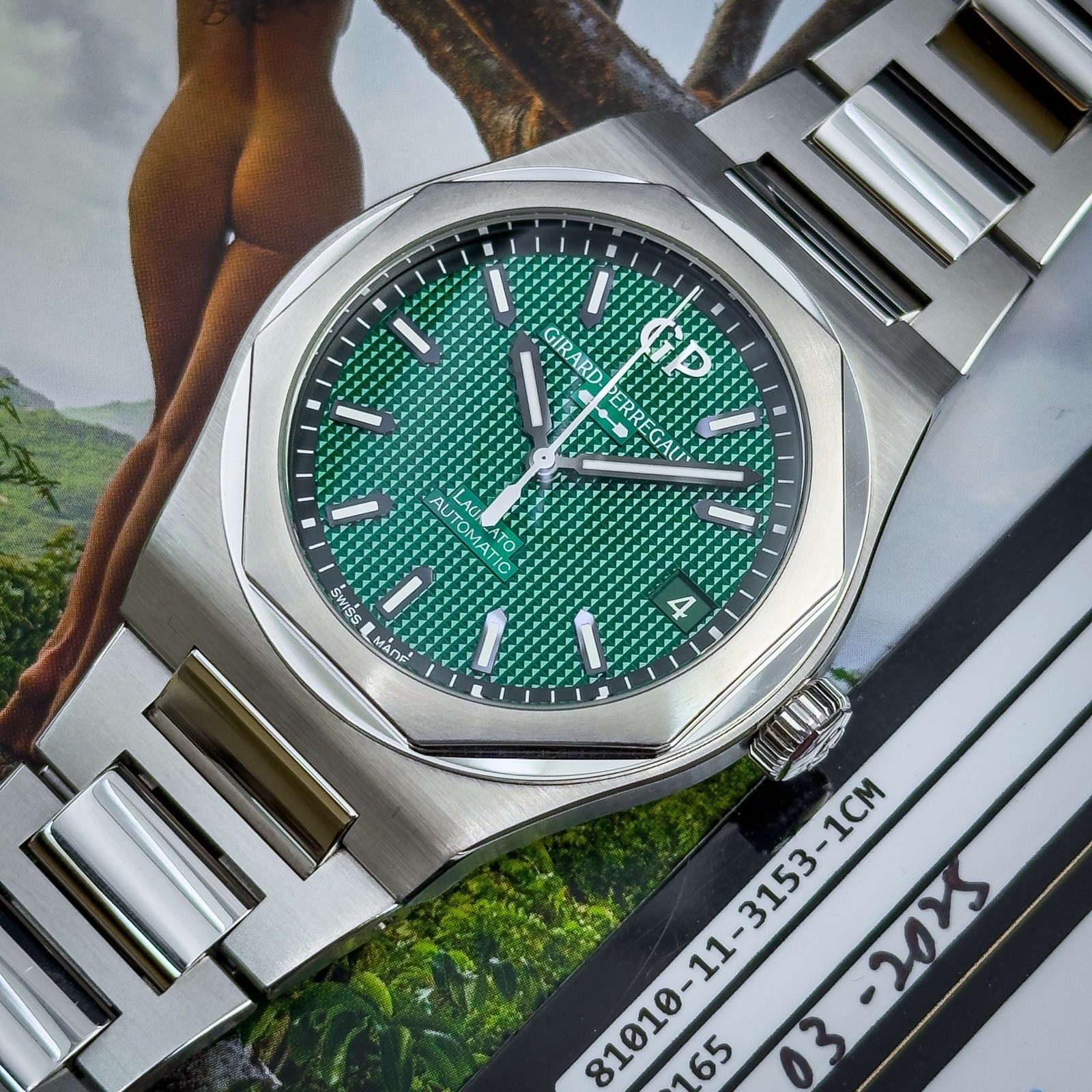 2025 Girard-Perregaux Laureato Green Dail 42mm 81010-11-3153-1CM Complete Set