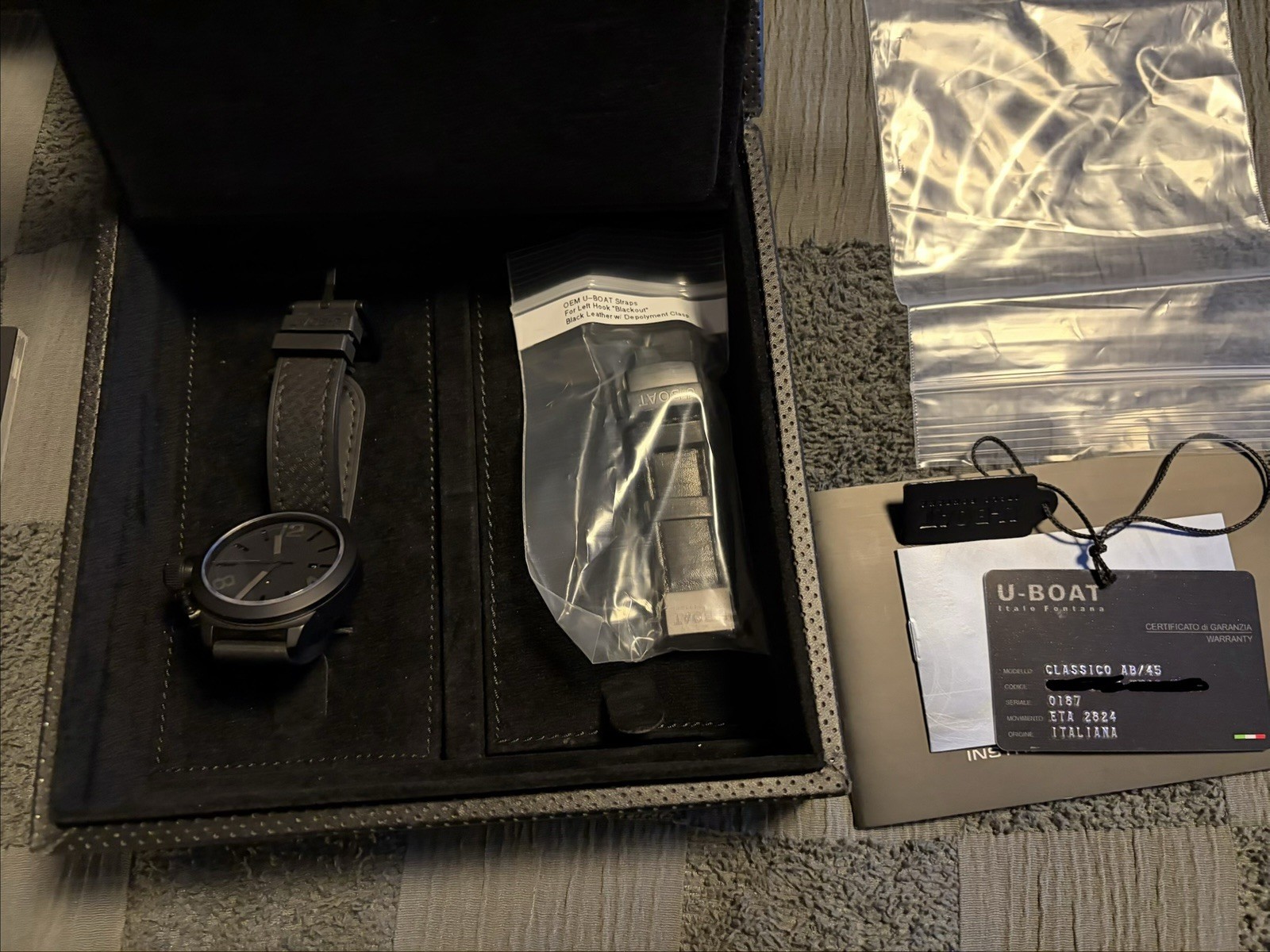 U-Boat Classico 5573 Left Hook 53mm Auto Carbon Fiber +Extra Strap / FULL SET