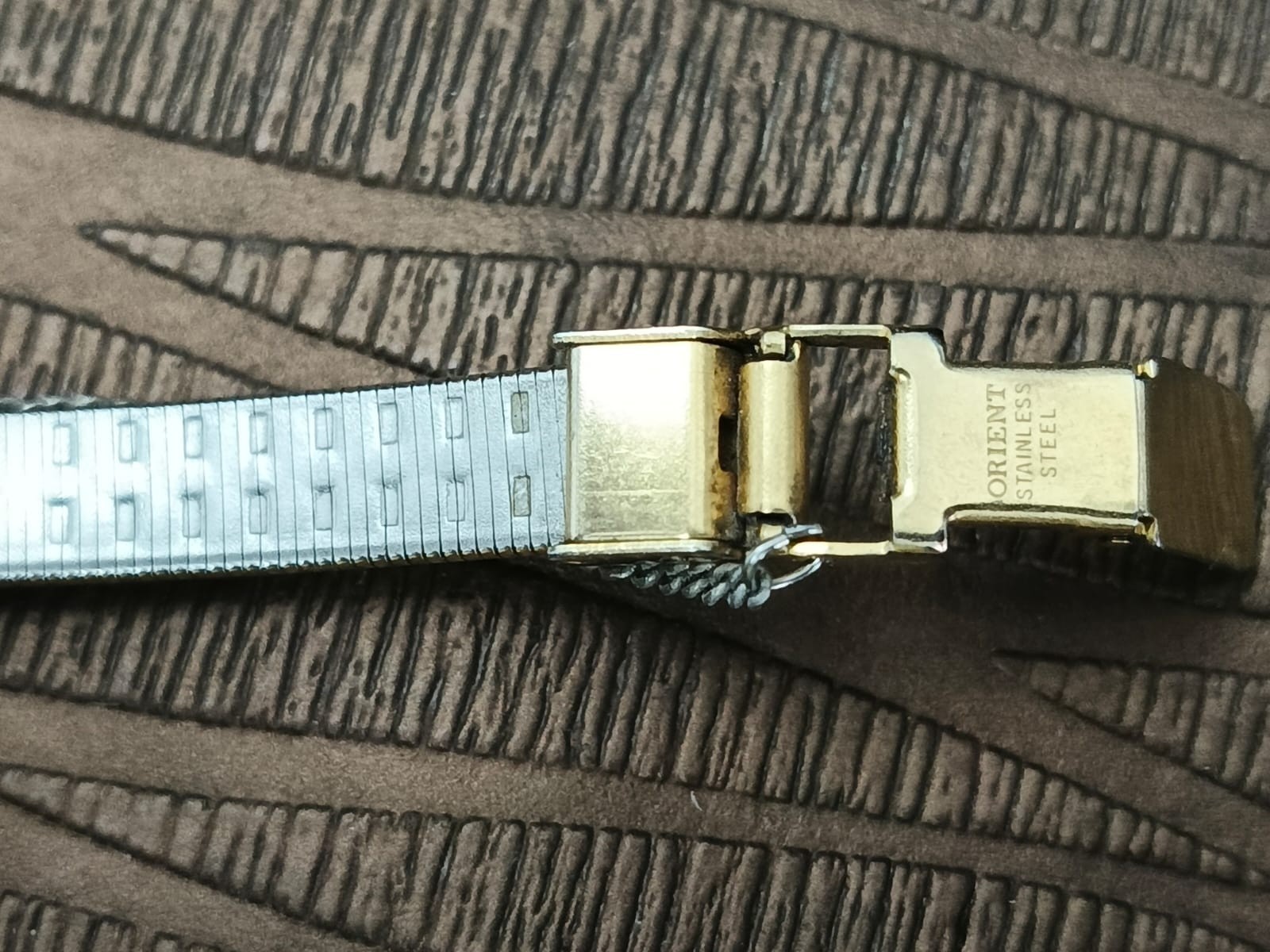 Vintage Orient Ladies Quartz Watch D85JB4-30 CS Textured Gold Tone Safety Chain