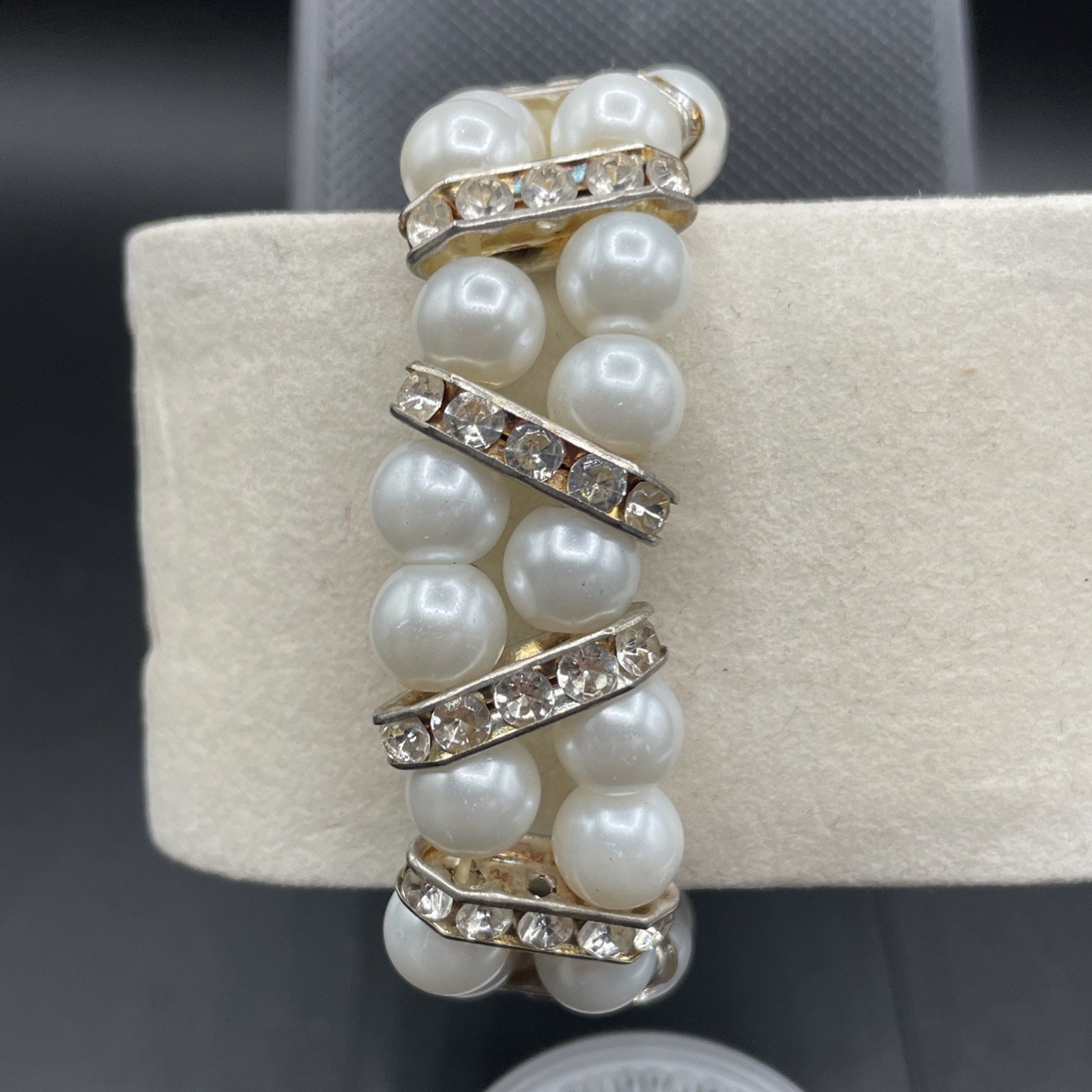 Finesse Women’s Quartz Bracelet Watch Pearl Beaded Rhinestone Stretch, Needs Bat