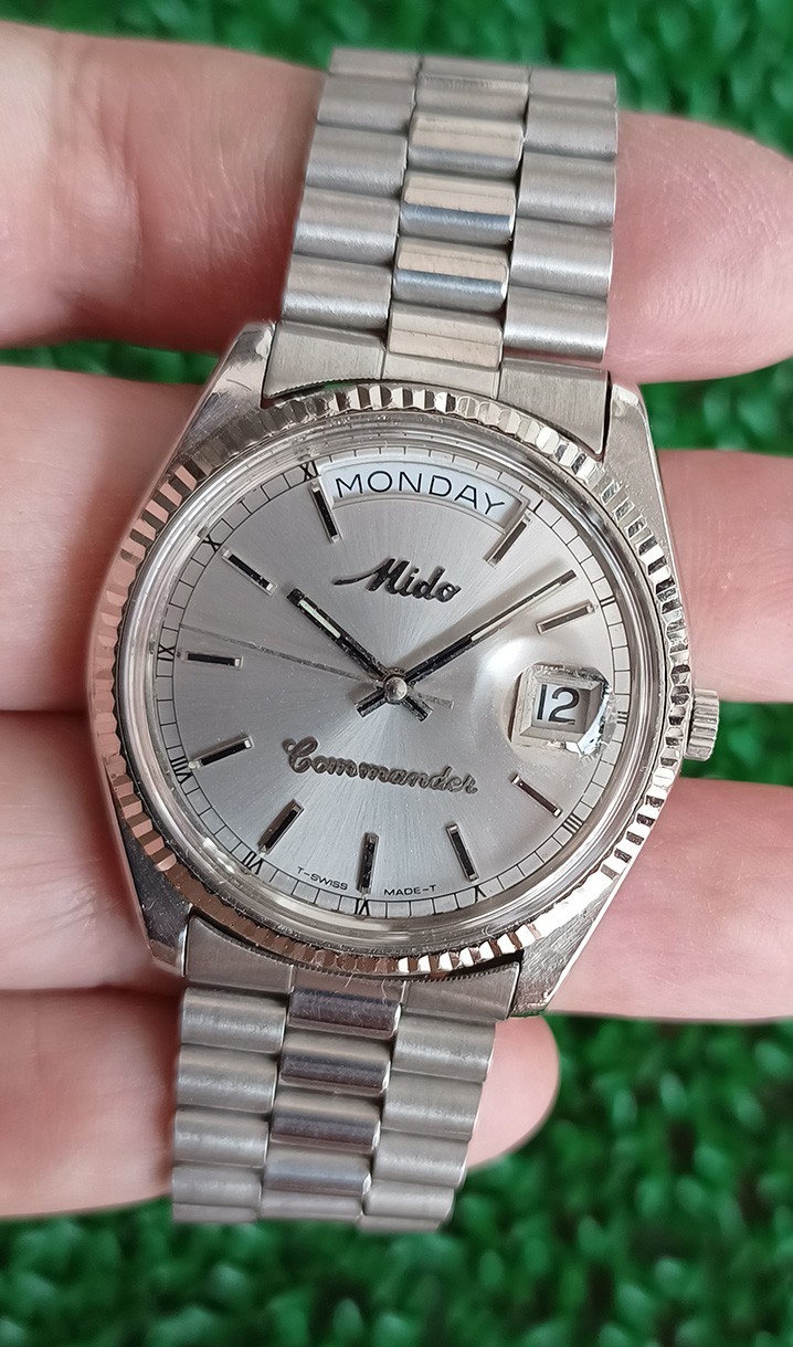 NICE VINTAGE MIDO COMMANDER MODEL 8223 AUTOMATIC 25 JEWELS SWISS MADE GENT WATCH