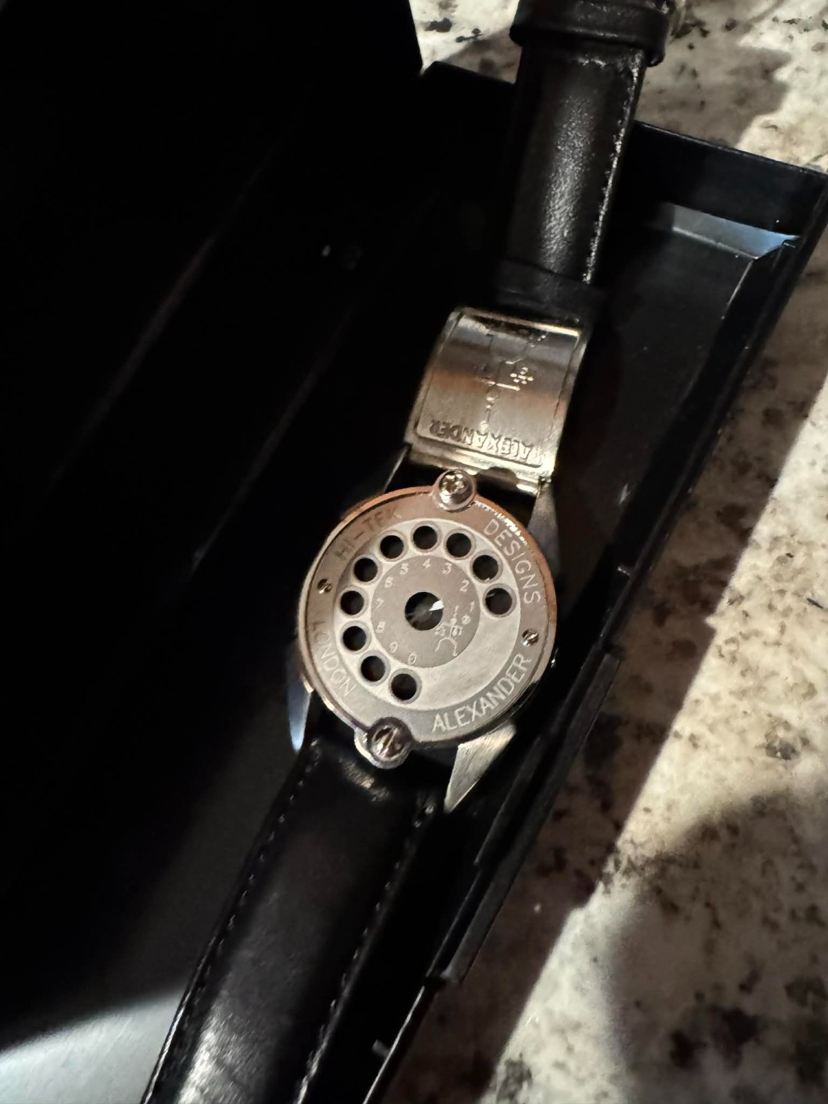 Hi-Tek Designs London Alexander Quartz Armbanduhr