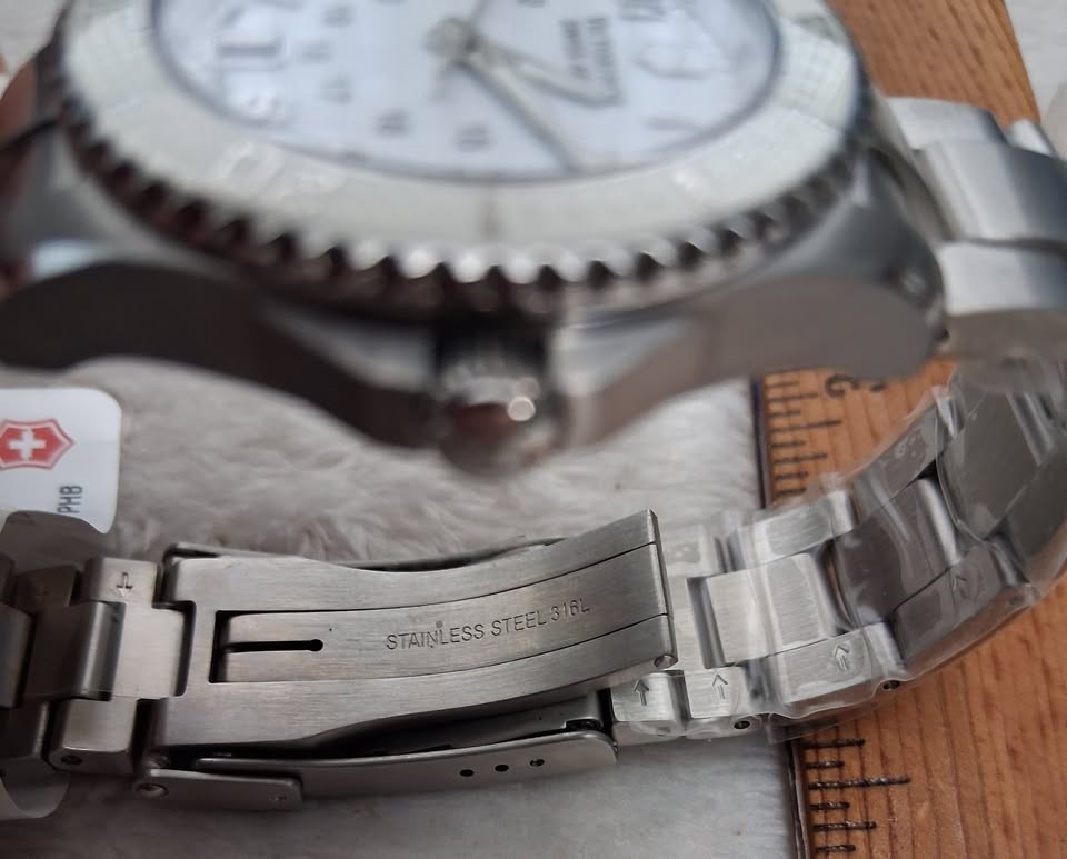 NIB Victorinox Swiss Army White & Bezel Maverick GS 249051 Womens Watch,Box,Book