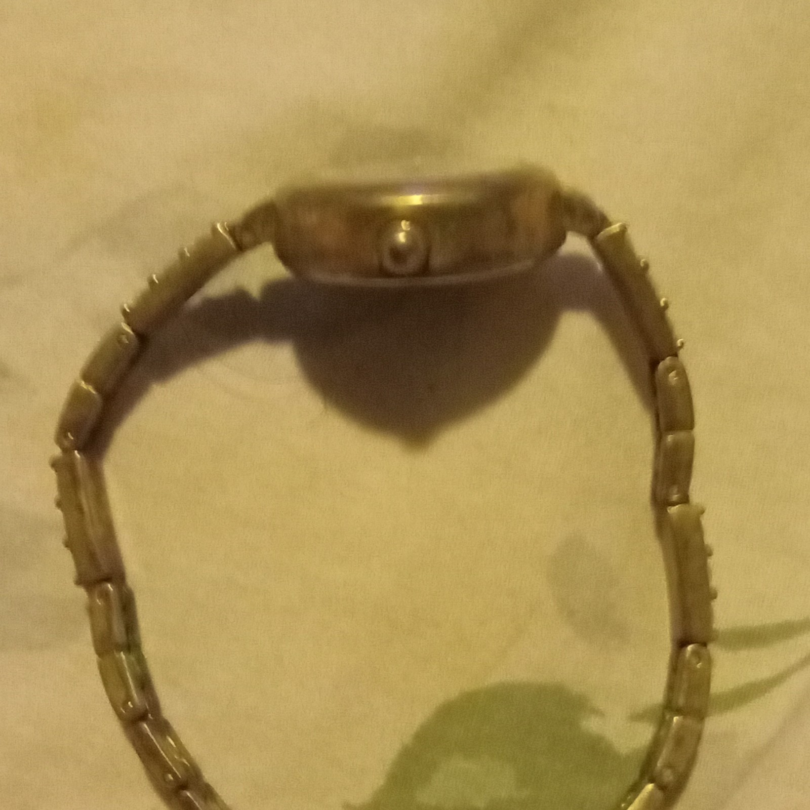 Vintage Avon Womens Dress Analog Quartz Watch White Dial Roman Bracelet