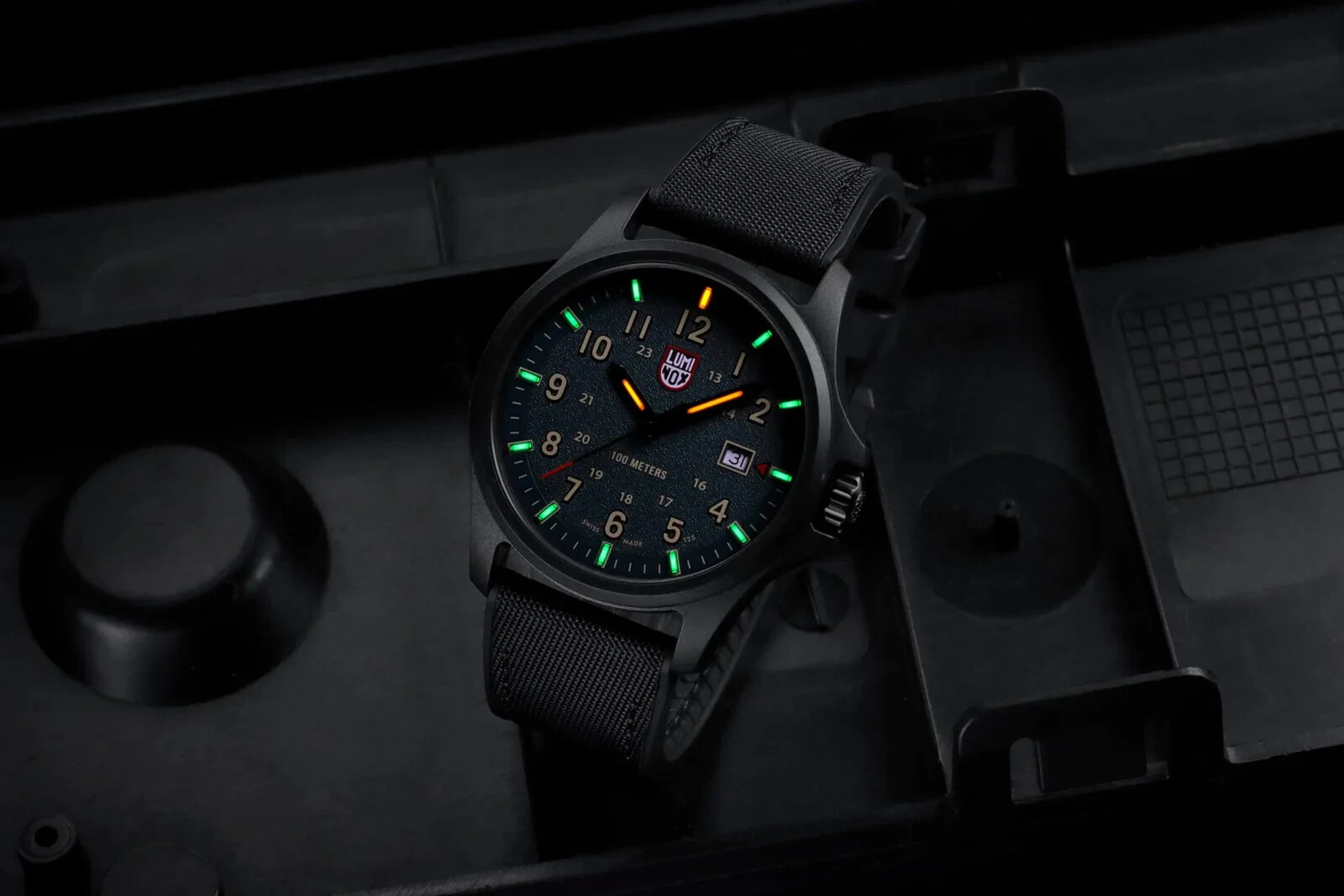 BRAND New Luminox Atacama Field Green Dial Rubber Band Men’s Watch XL.1977