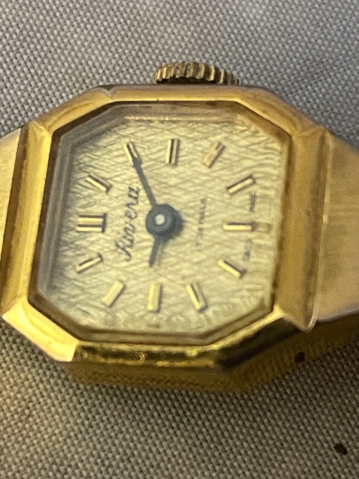 VTG Riviera Ladies Watch 17 Jewels Swiss Made Gold Tone