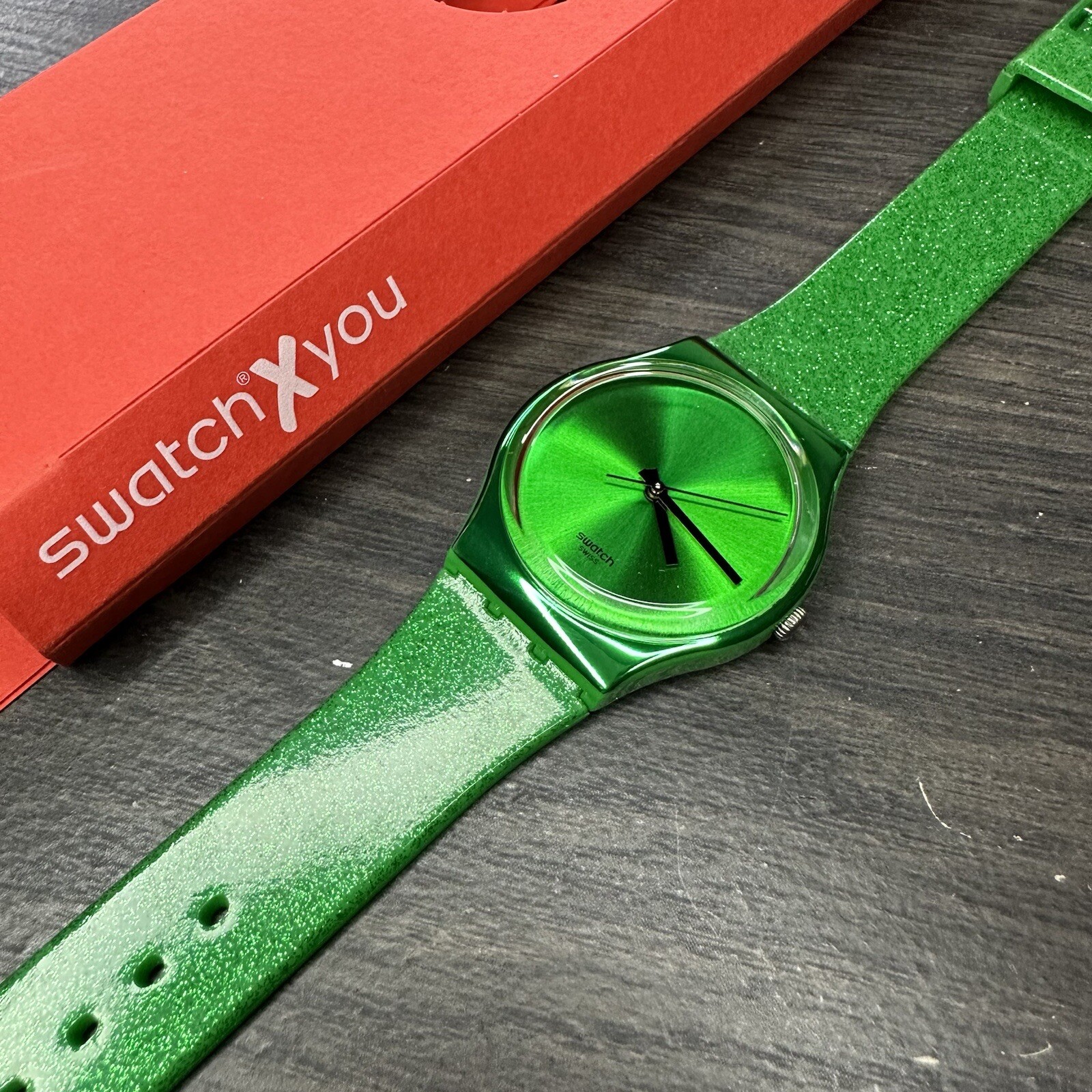 NEW✅ LIMITED EDITION✅ Swatch DEEP SHINE GREEN GG213 Glitter Green Silicon Watch