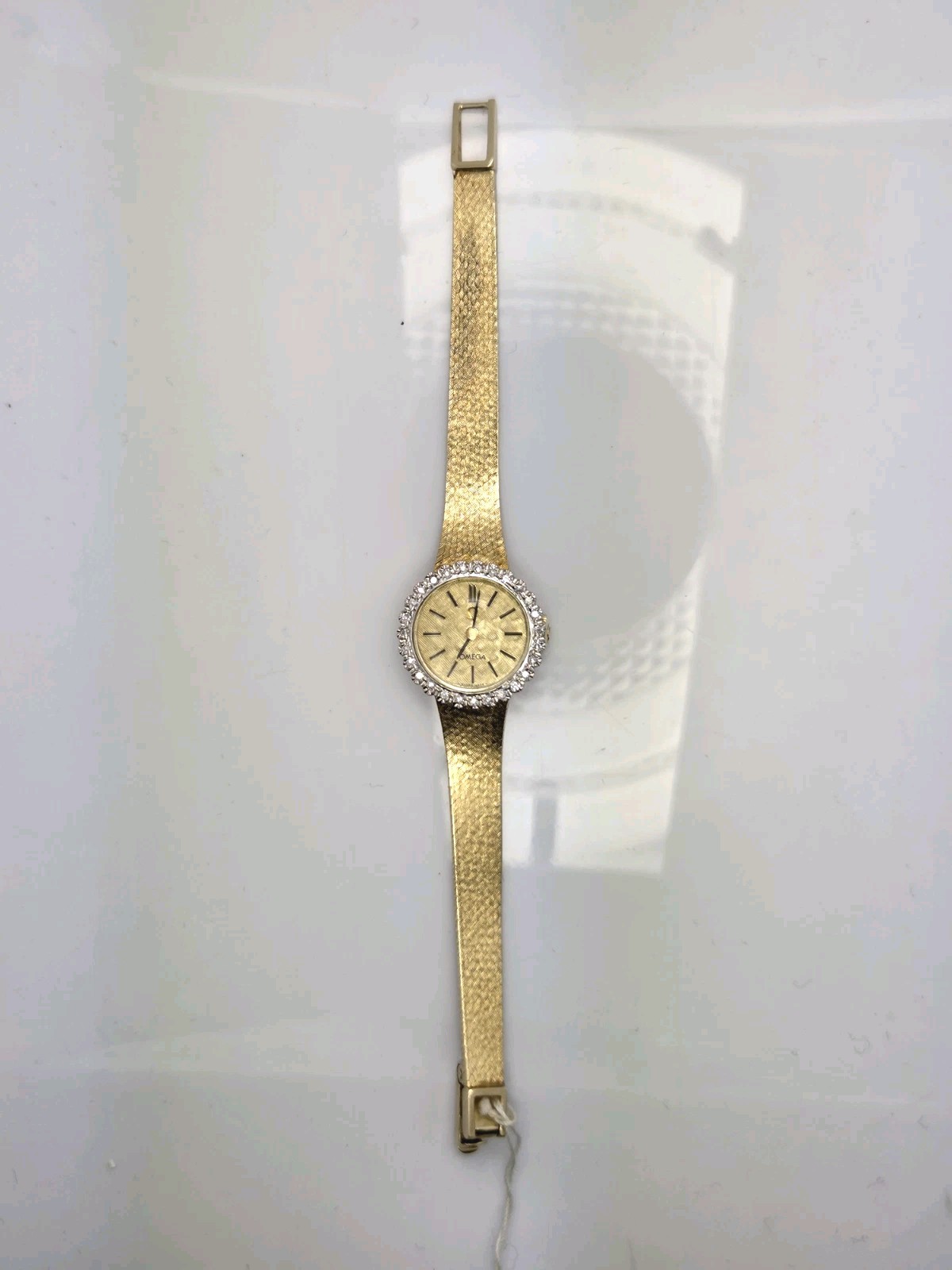 Omega Ladies 14K Gold Diamond Bezel Watch Cal 1070 Swiss 28 Diamonds 19.8 Grams