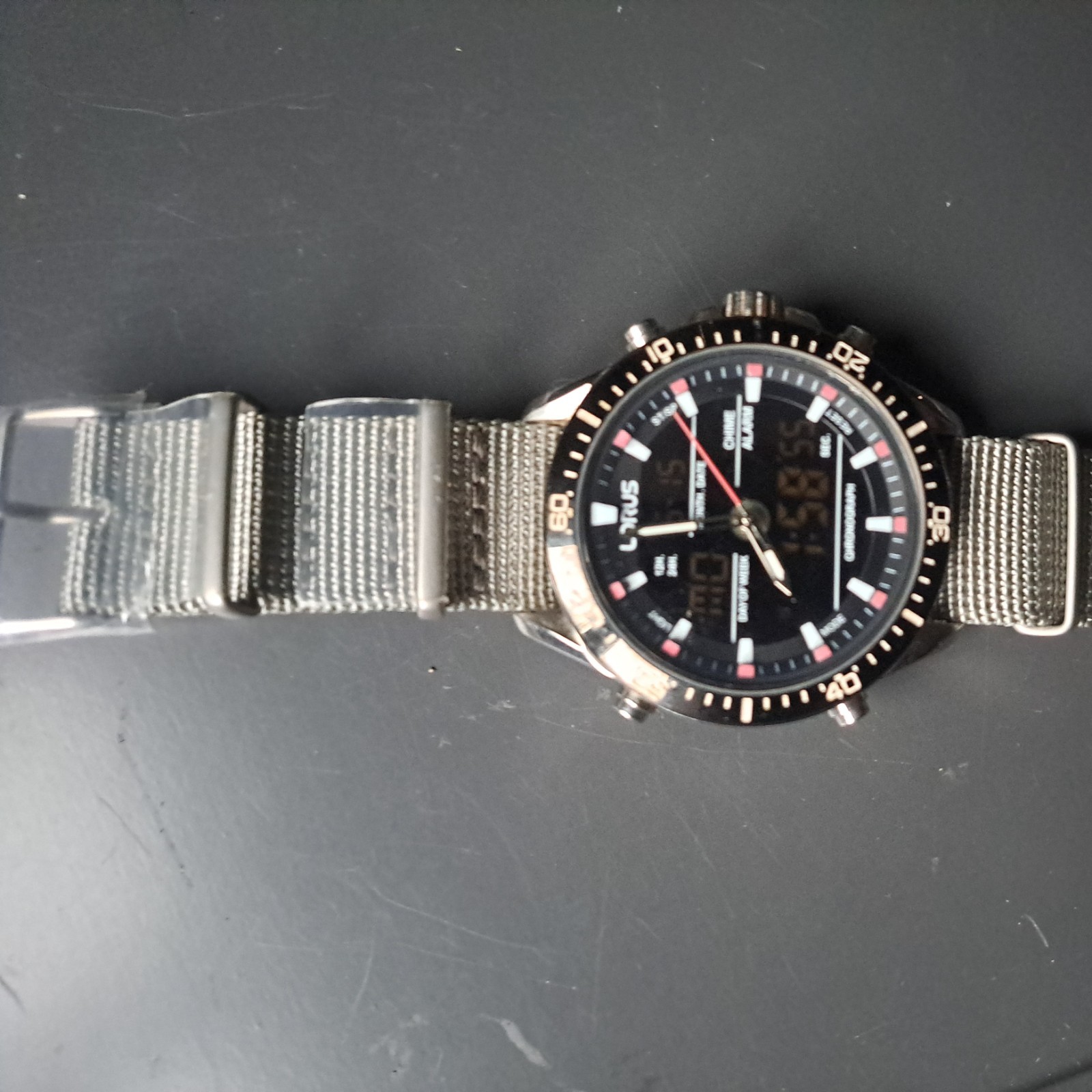 Men’s Lorus Ana digi watch FITS UP TO 210mm watch fits up to 210MM.