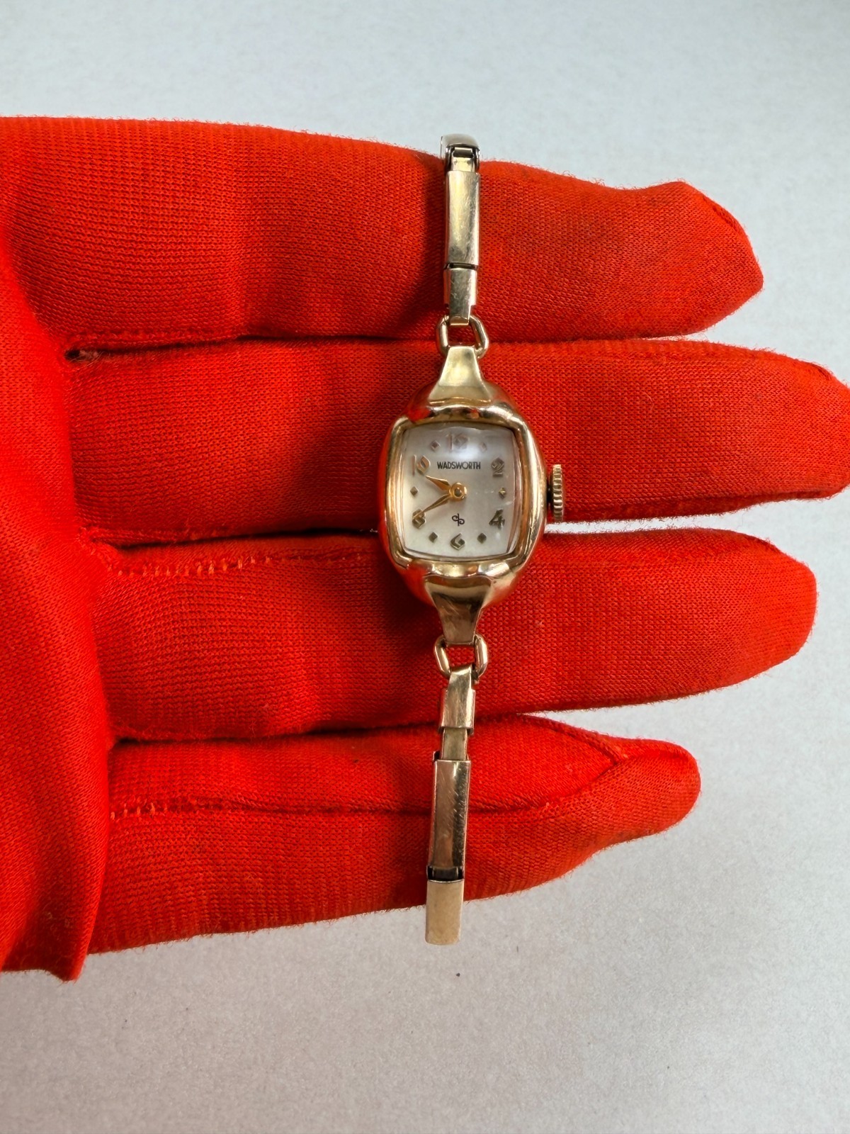 Vintage Wadsworth Ladies Watch Gold Tone Parts Or Repair