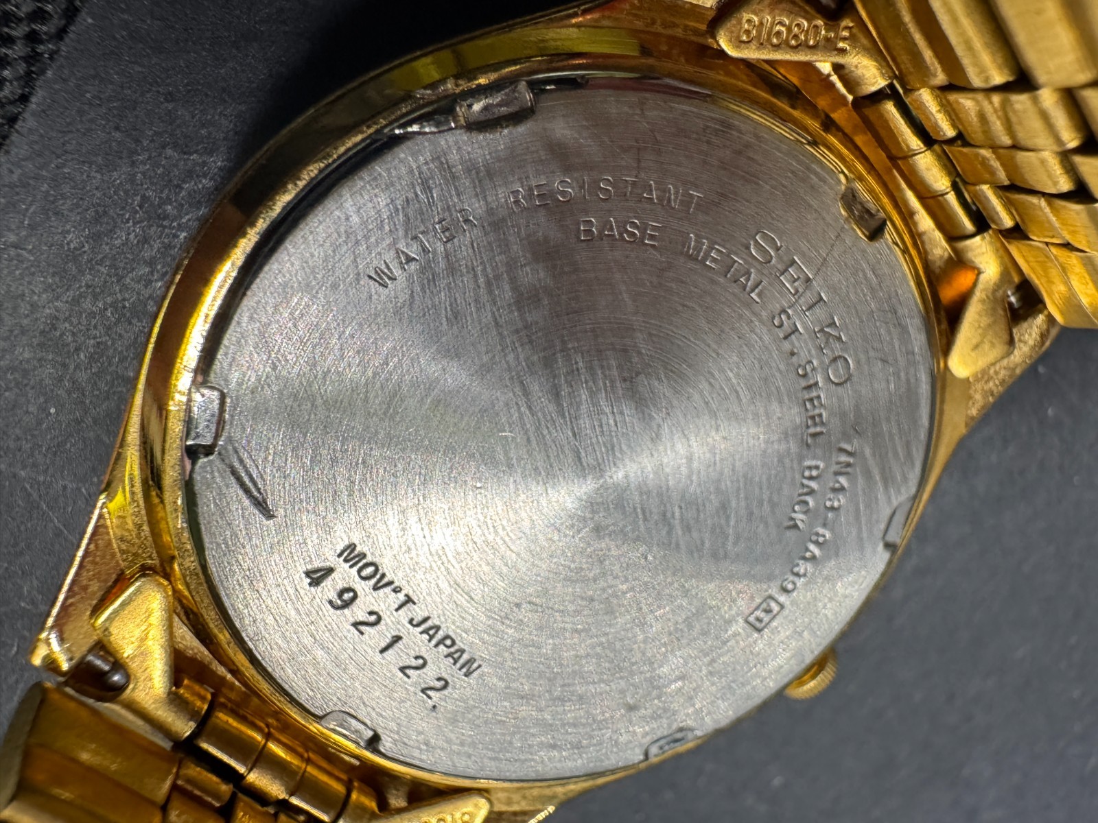 Seiko Quartz 7N43-8A39 Day Date Gold Tone Mens Watch Black Dial 31mm