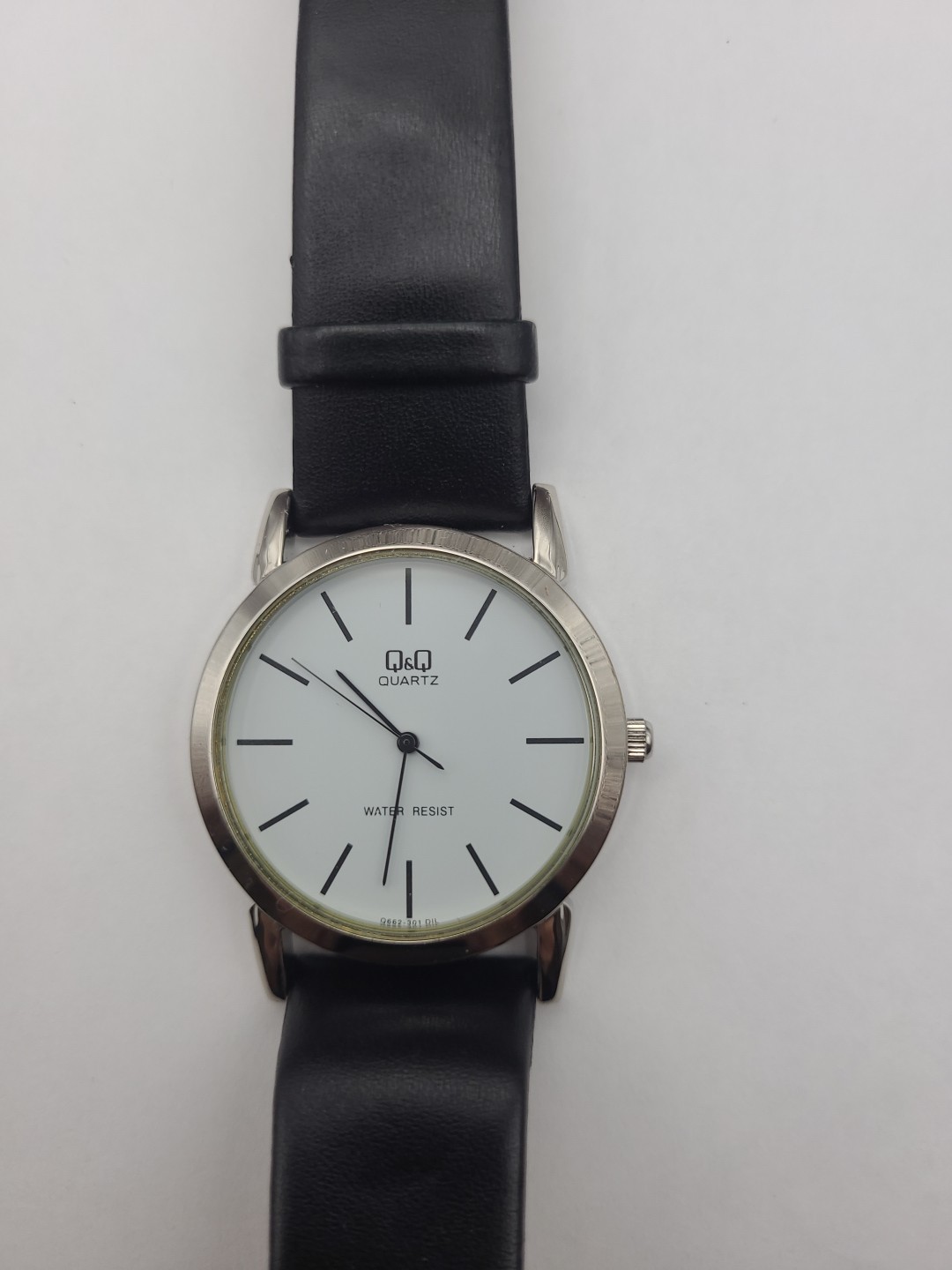 Mens QQ Casual Black Case White Dial Black Band Analog Watch New Battery Working