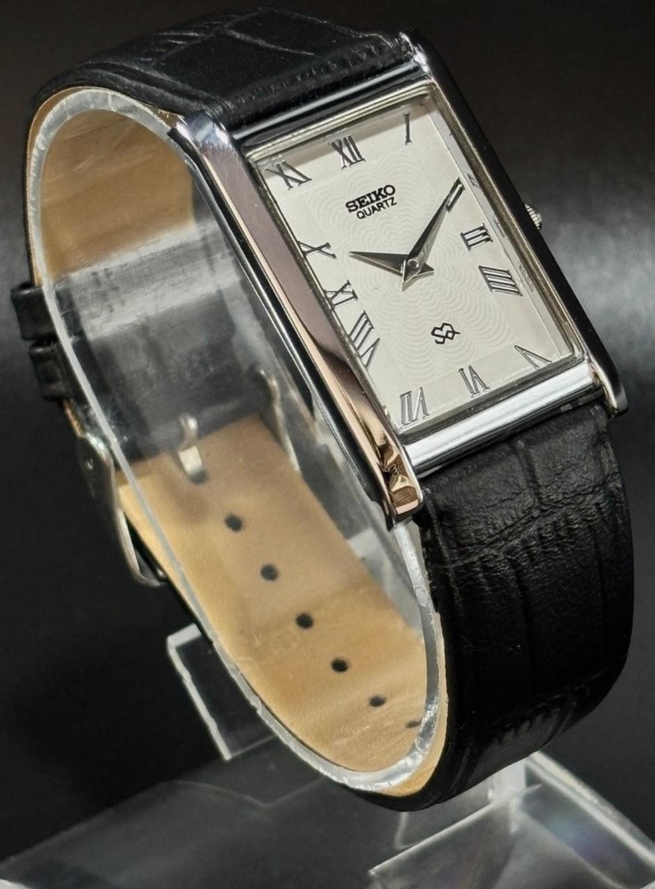 Vintage Seiko Slim Quartz Men’s Wristwatch With Free DDP Shipping
