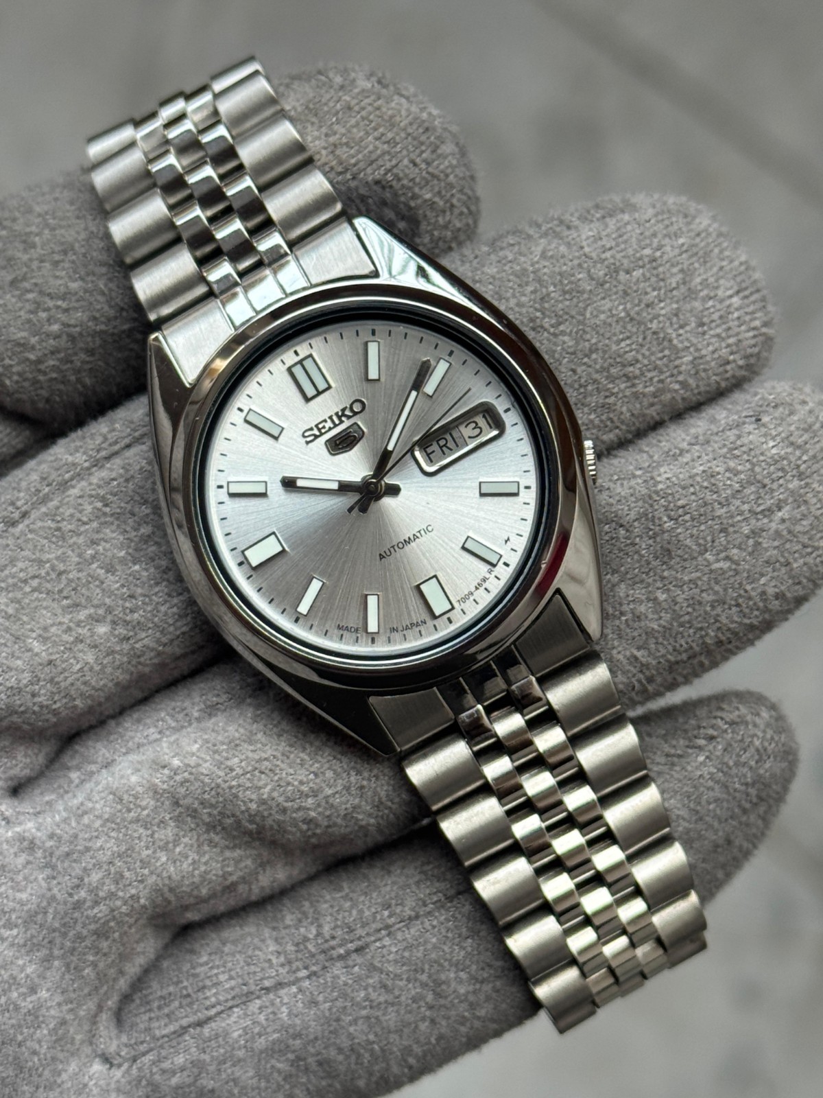 Seiko 5 Automatic Mens Vintage Wrist Watch Day Date Stainless Steel Japan