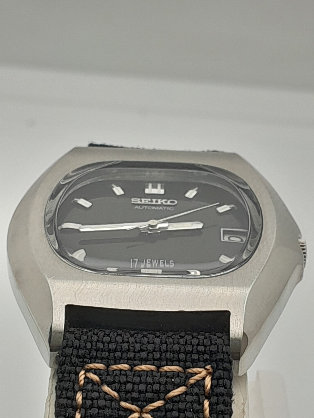 Vintage Seiko 7025-6010 Automatic 17 Jewels Black Dial Cushion Case Men’s Watch