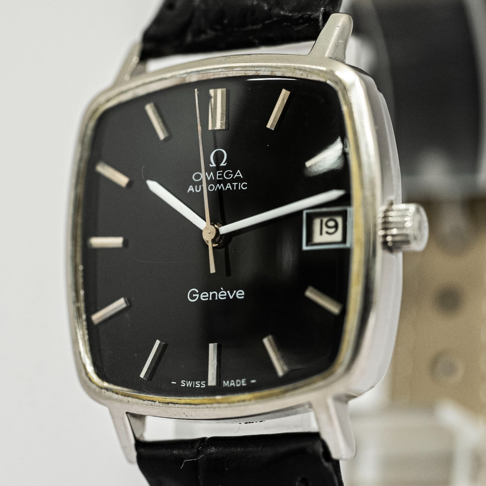 Vintage 1974 **NEAR MINT** OMEGA Geneve Cal.1012 Automatic Date Black 31mm Men’s