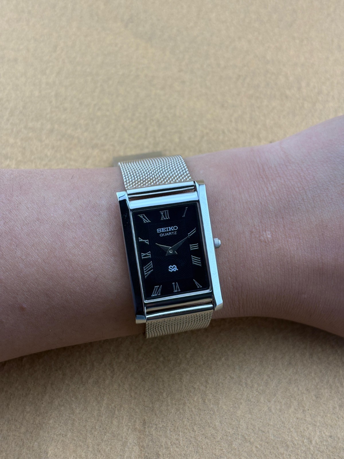 BLACK SILVER Vintage Seiko Slim Quartz Men’s Wristwatch