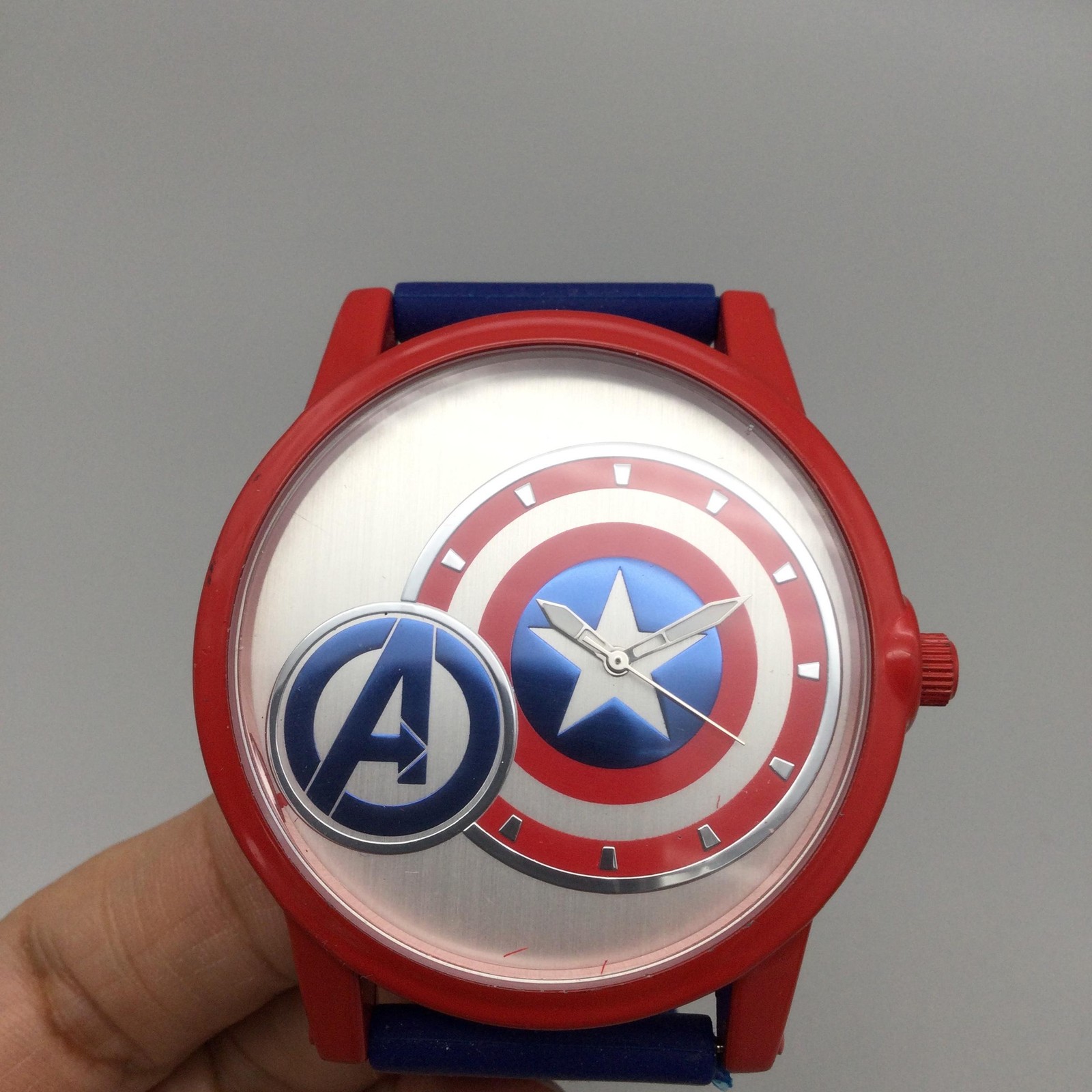 Marvel Avengers Captain America Mens Watch 49mm Red Blue Shield New Battery
