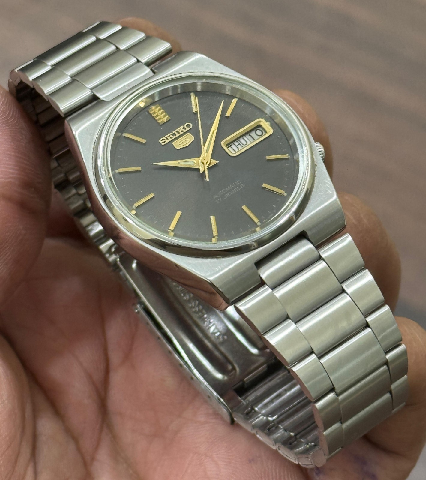 Vintage Seiko 5 Automatic Grey Dial Wrist Watch For Men’s Japan 7009