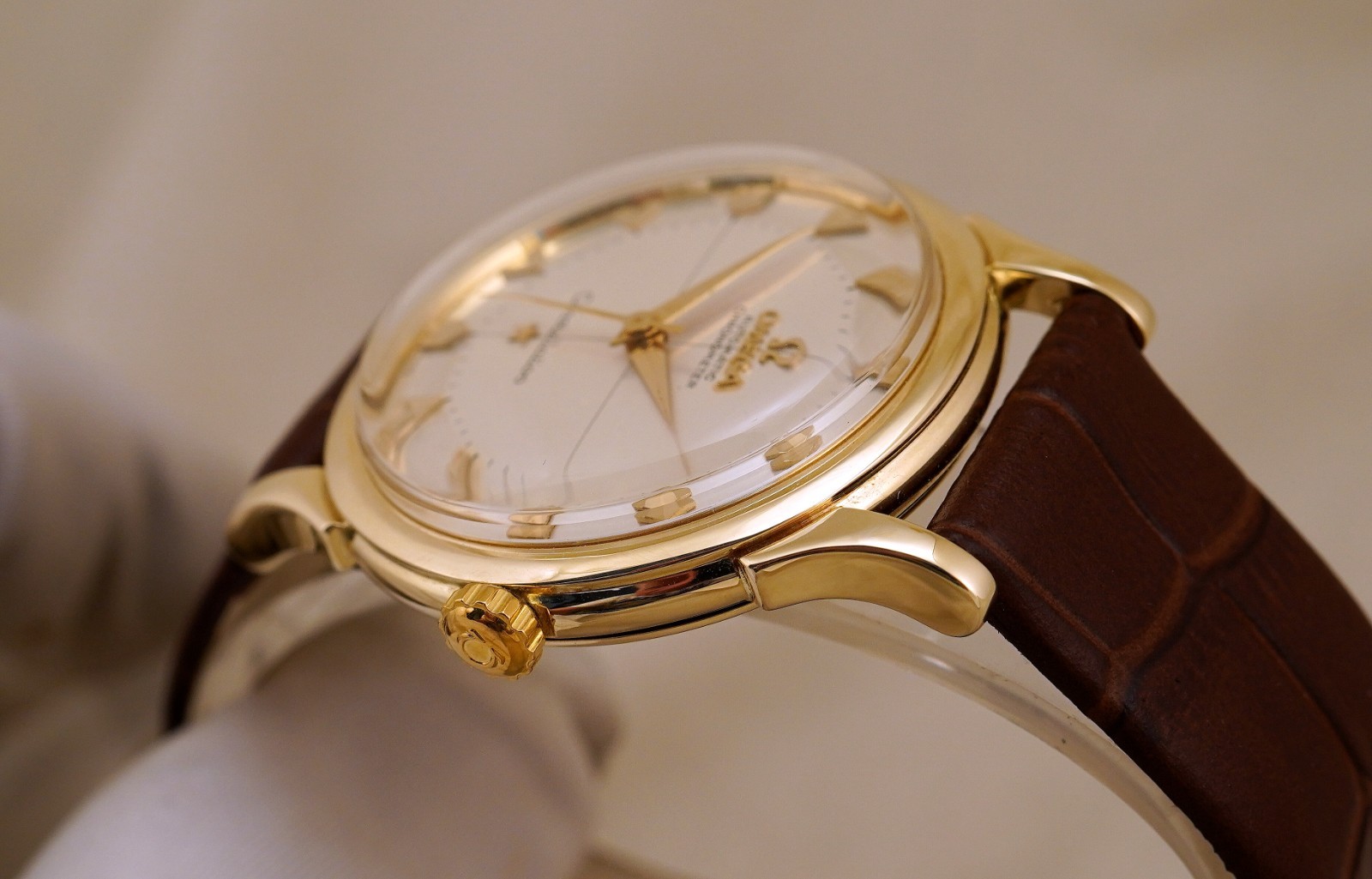 VINTAGE OMEGA CONSTELLATION 14381/2 14K GOLD CHONOMETER PIE-PAN DIAL FANCY LUGS
