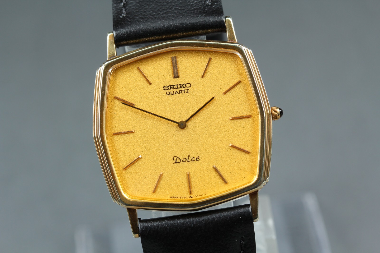 Vintage 1982 Seiko Dolce 6730-5520 Gold Octagon SGP Mens Watch From JAPAN