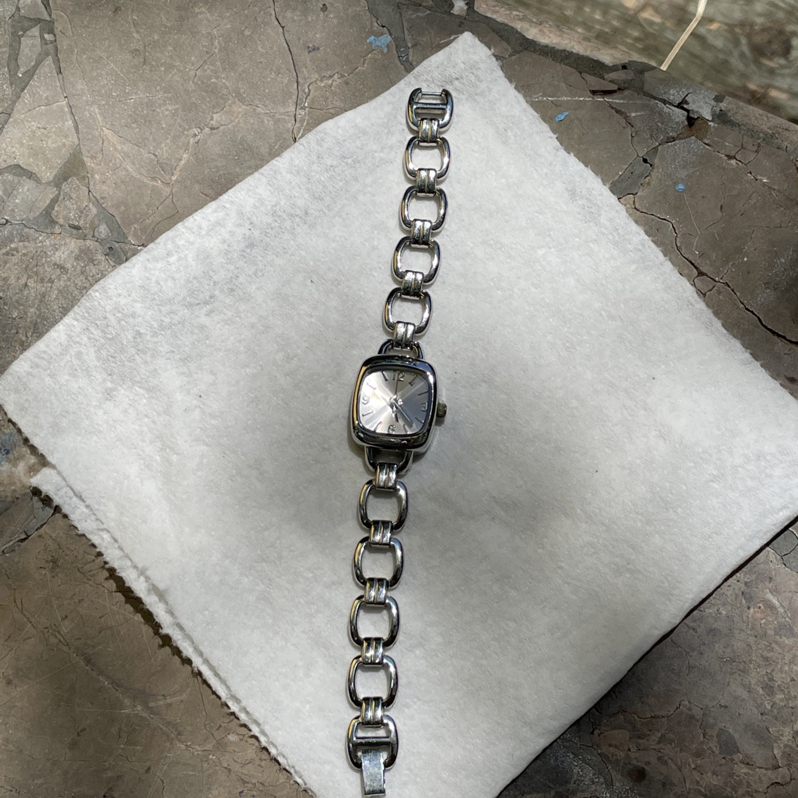 Xhilaration Silver Ladies Watch Vintage. FMDX148 VG New Battery B4 Shipping