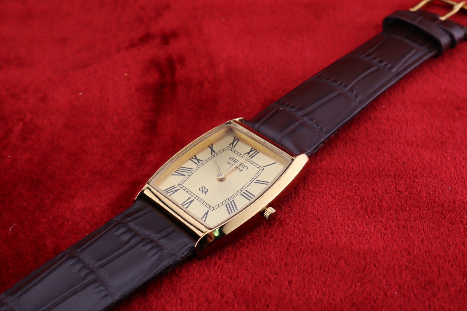 Vintage Men Seiko quartz Barrel-Tank Golden Dial ,Dark Brown leather Dress Watch