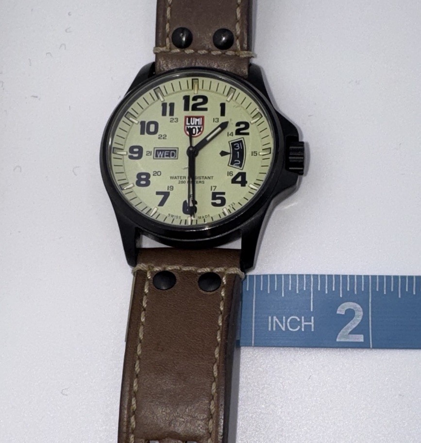 Luminox 1820 Atacama Field Watch W/Ivory Dial, Leather Strap, Day & Date (READ)